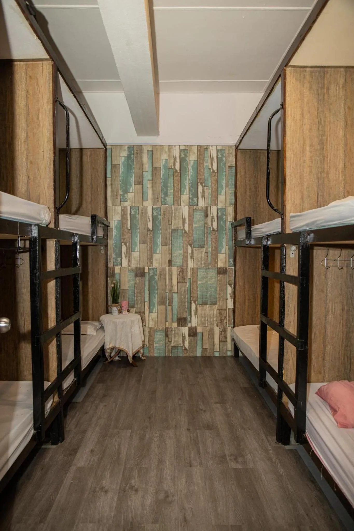 Bed in Escape Backpackers KK