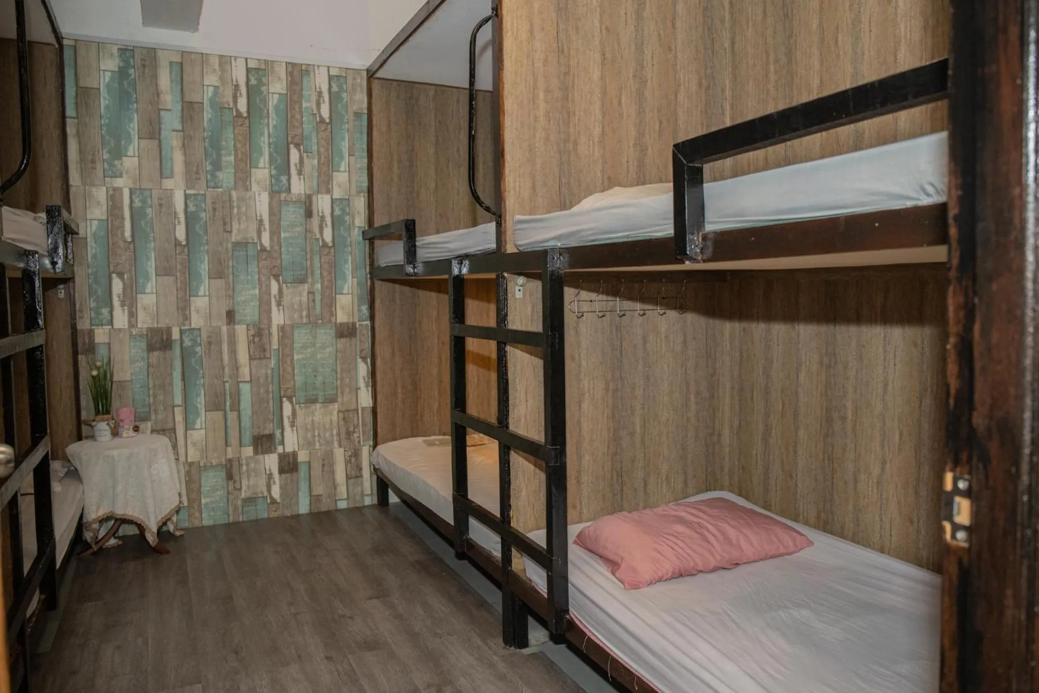 Bed in Escape Backpackers KK