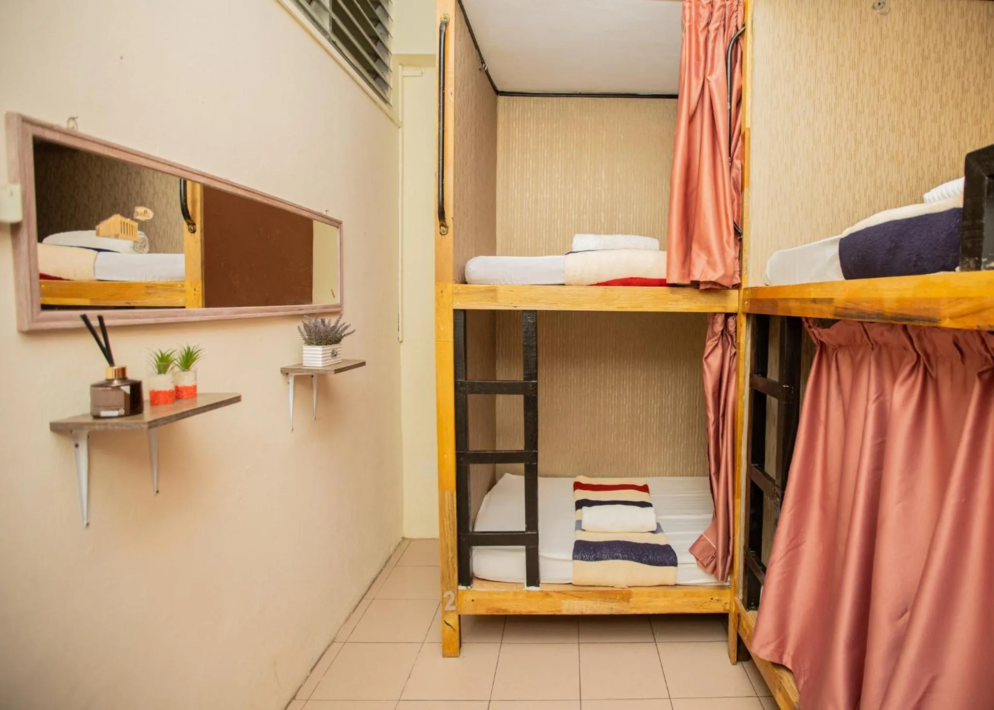 Bed in Escape Backpackers KK