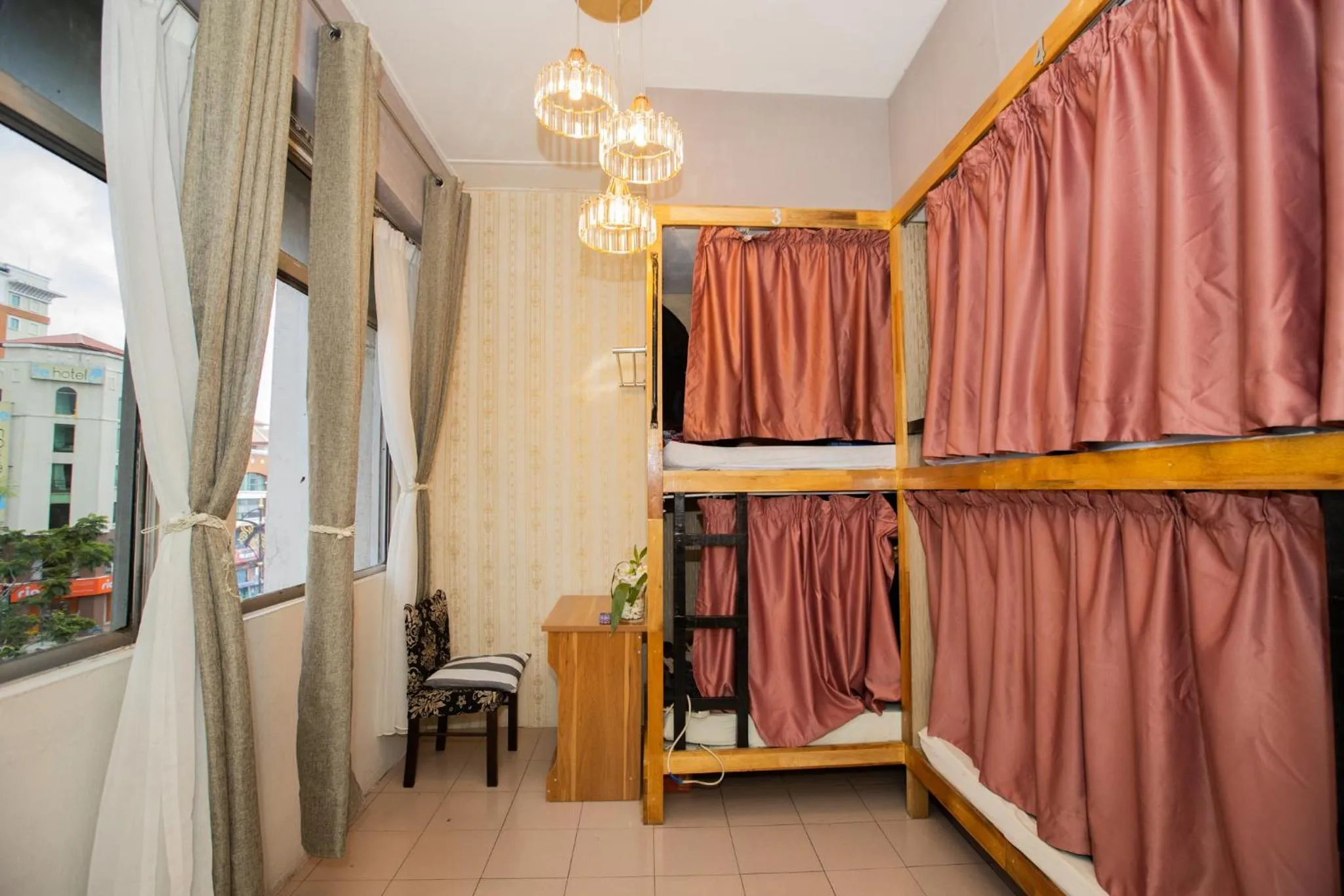 Bed in Escape Backpackers KK