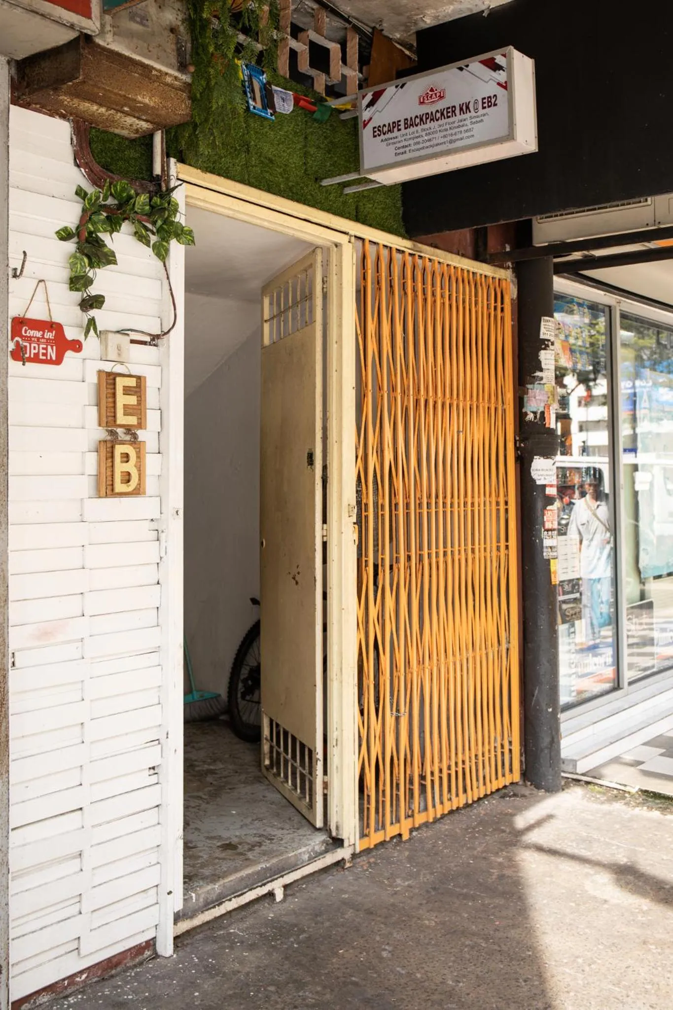 Escape Backpackers KK