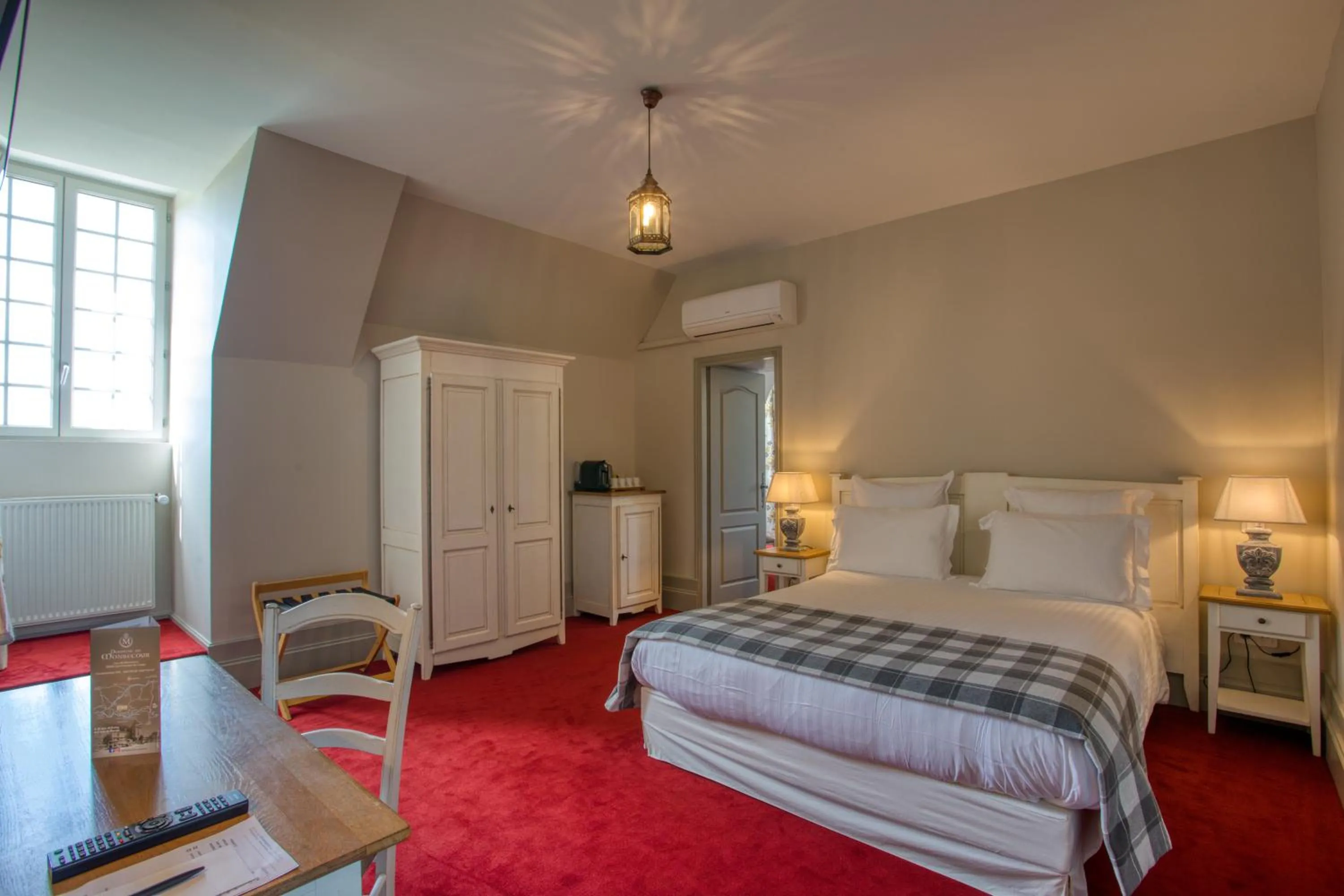 Bed in Domaine de Monrecour - Hôtel & Restaurant - Proche de Sarlat