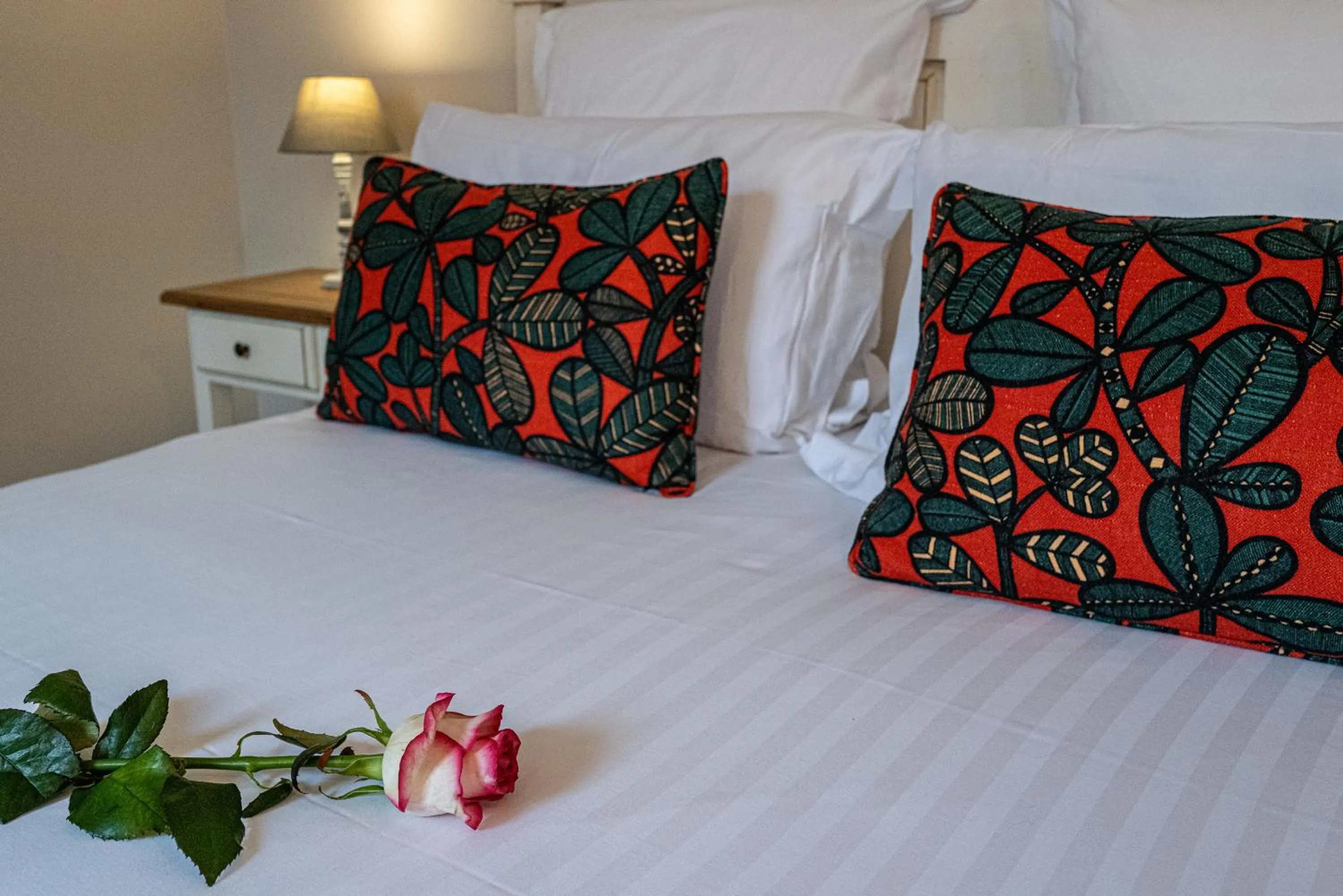 Bed in Domaine de Monrecour - Hôtel & Restaurant - Proche de Sarlat