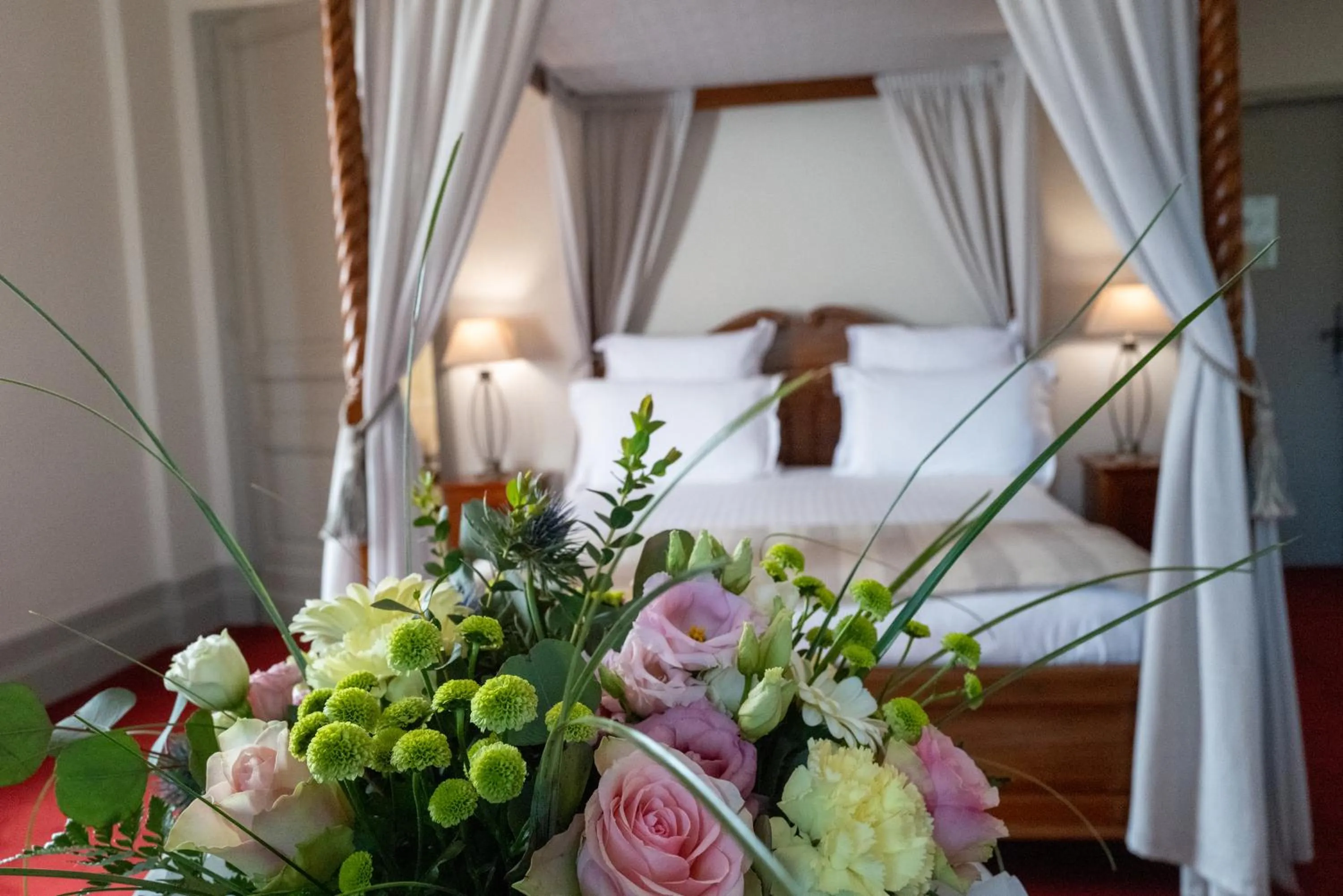 Bed in Domaine de Monrecour - Hôtel & Restaurant - Proche de Sarlat