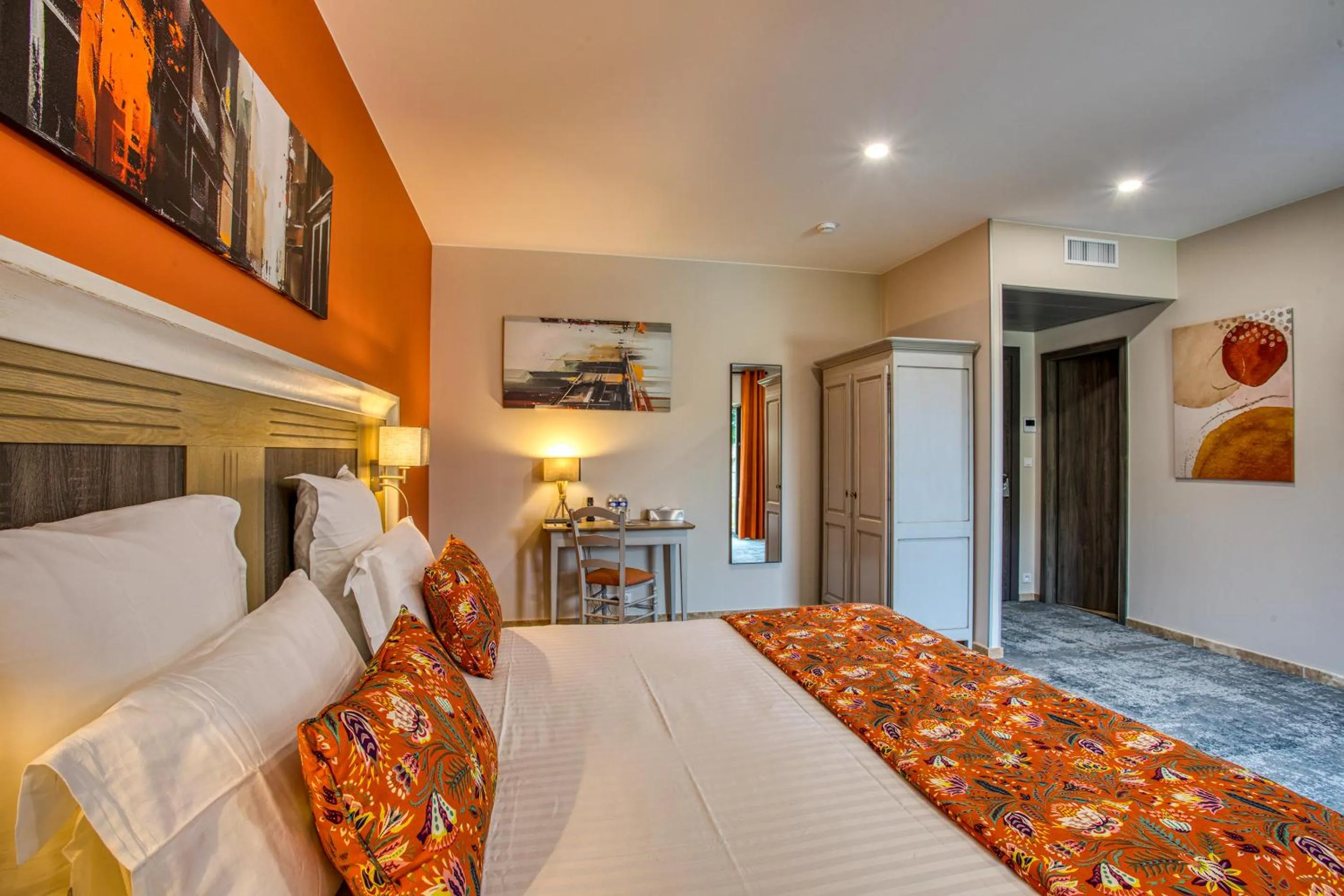 Property building, Bed in Domaine de Monrecour - Hôtel & Restaurant - Proche de Sarlat