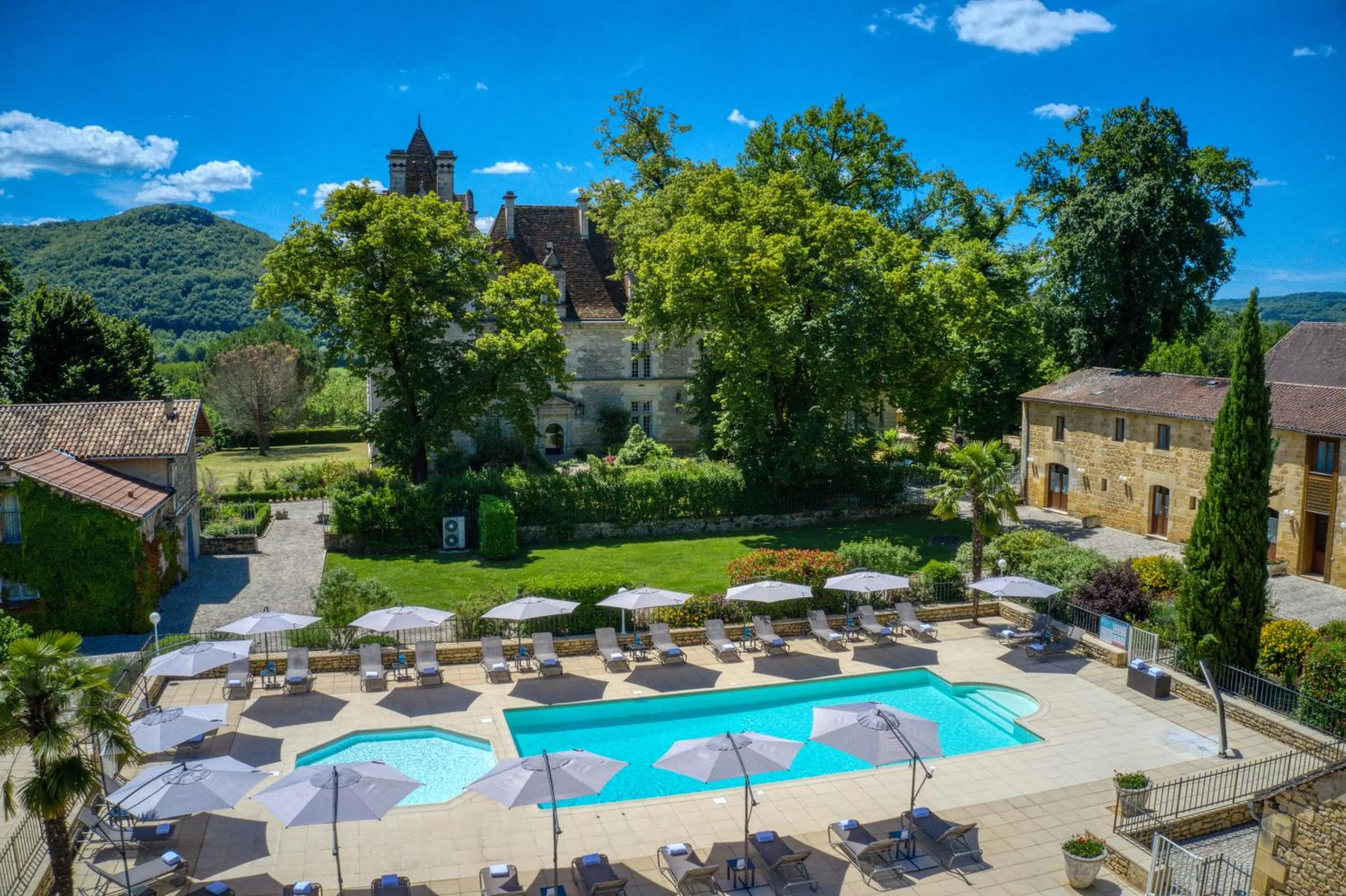 Swimming pool in Domaine de Monrecour - Hôtel & Restaurant - Proche de Sarlat