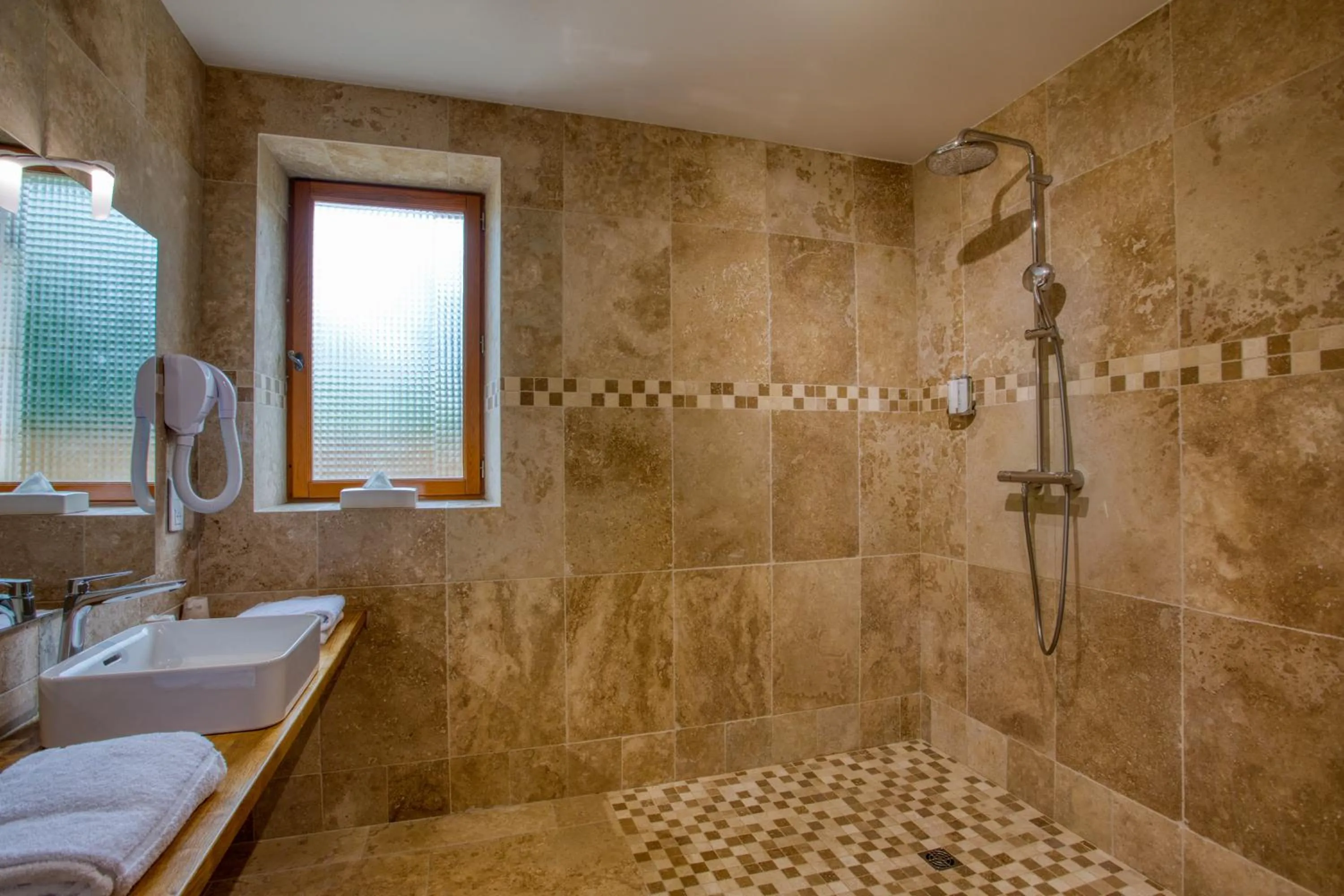 Shower in Domaine de Monrecour - Hôtel & Restaurant - Proche de Sarlat