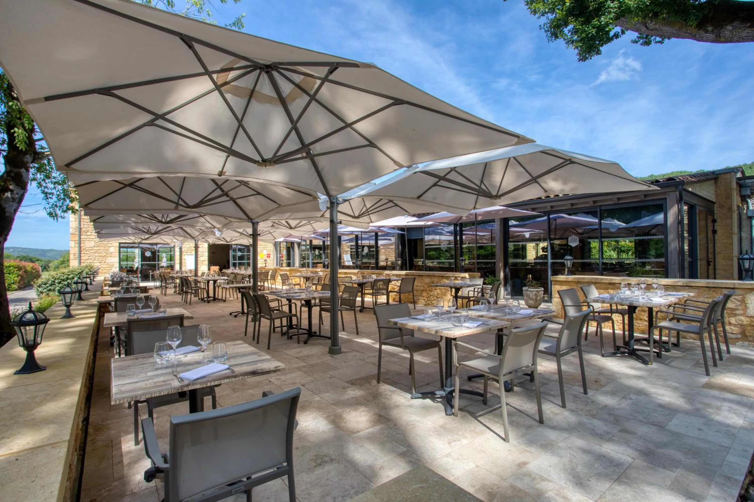Patio in Domaine de Monrecour - Hôtel & Restaurant - Proche de Sarlat