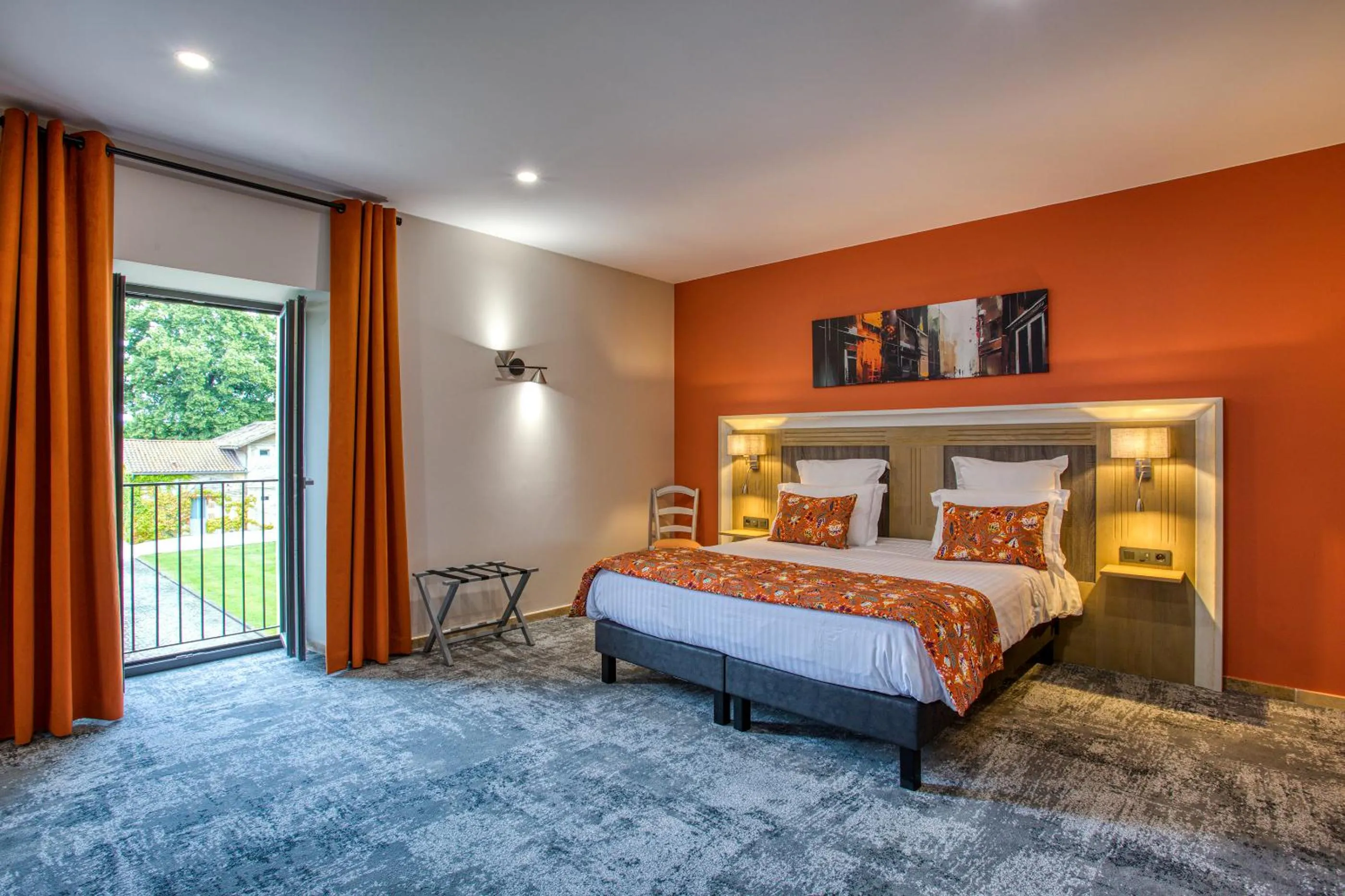 Bed in Domaine de Monrecour - Hôtel & Restaurant - Proche de Sarlat