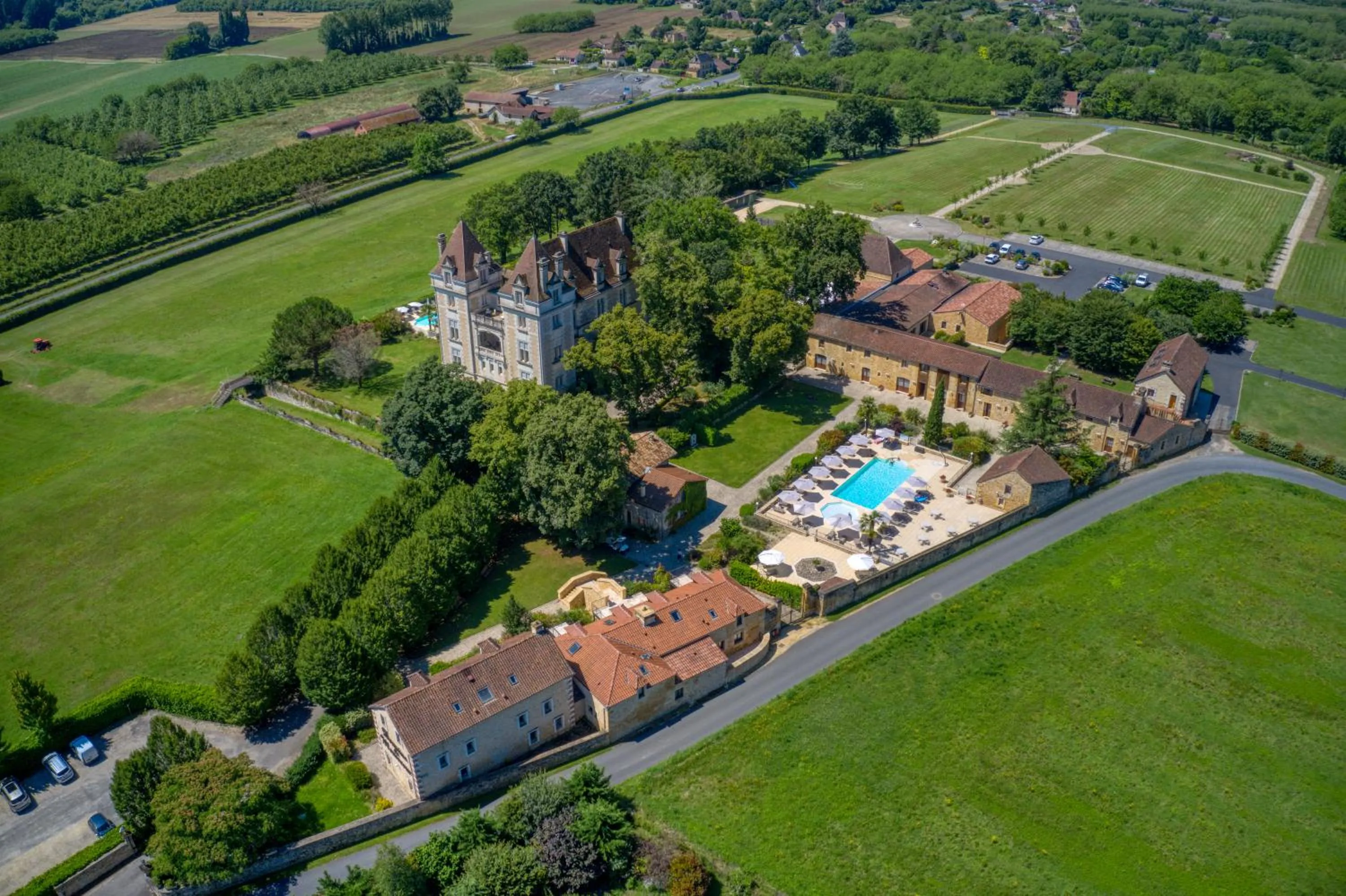 Property building in Domaine de Monrecour - Hôtel & Restaurant - Proche de Sarlat