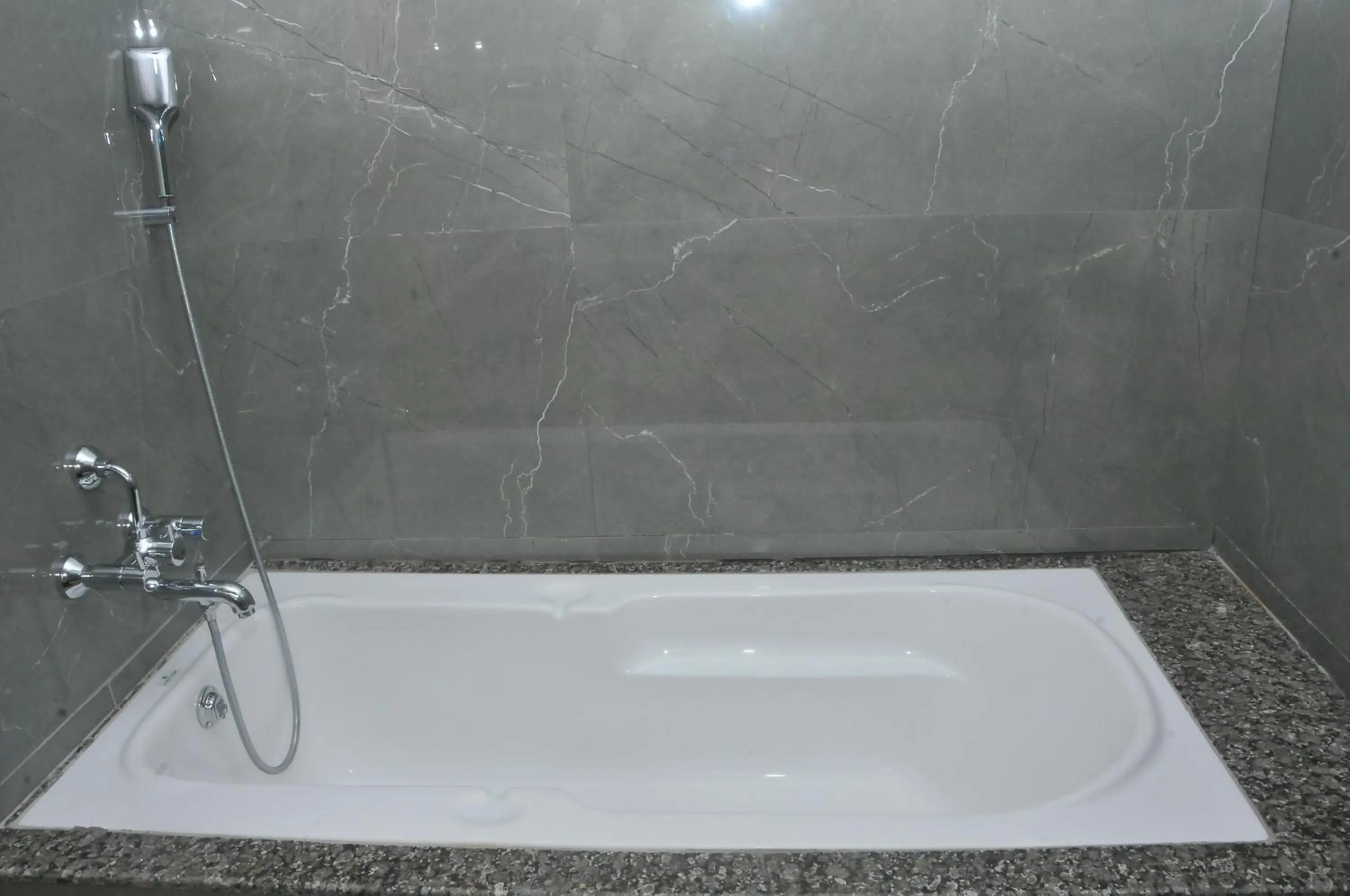 Bath in S R Continental