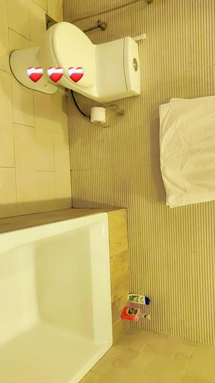 Shower in Comfyinn Guest House