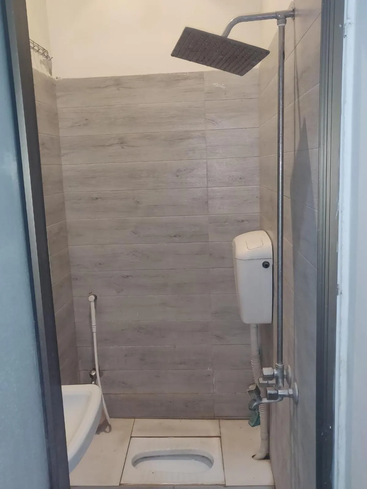 Shower in Comfyinn Guest House