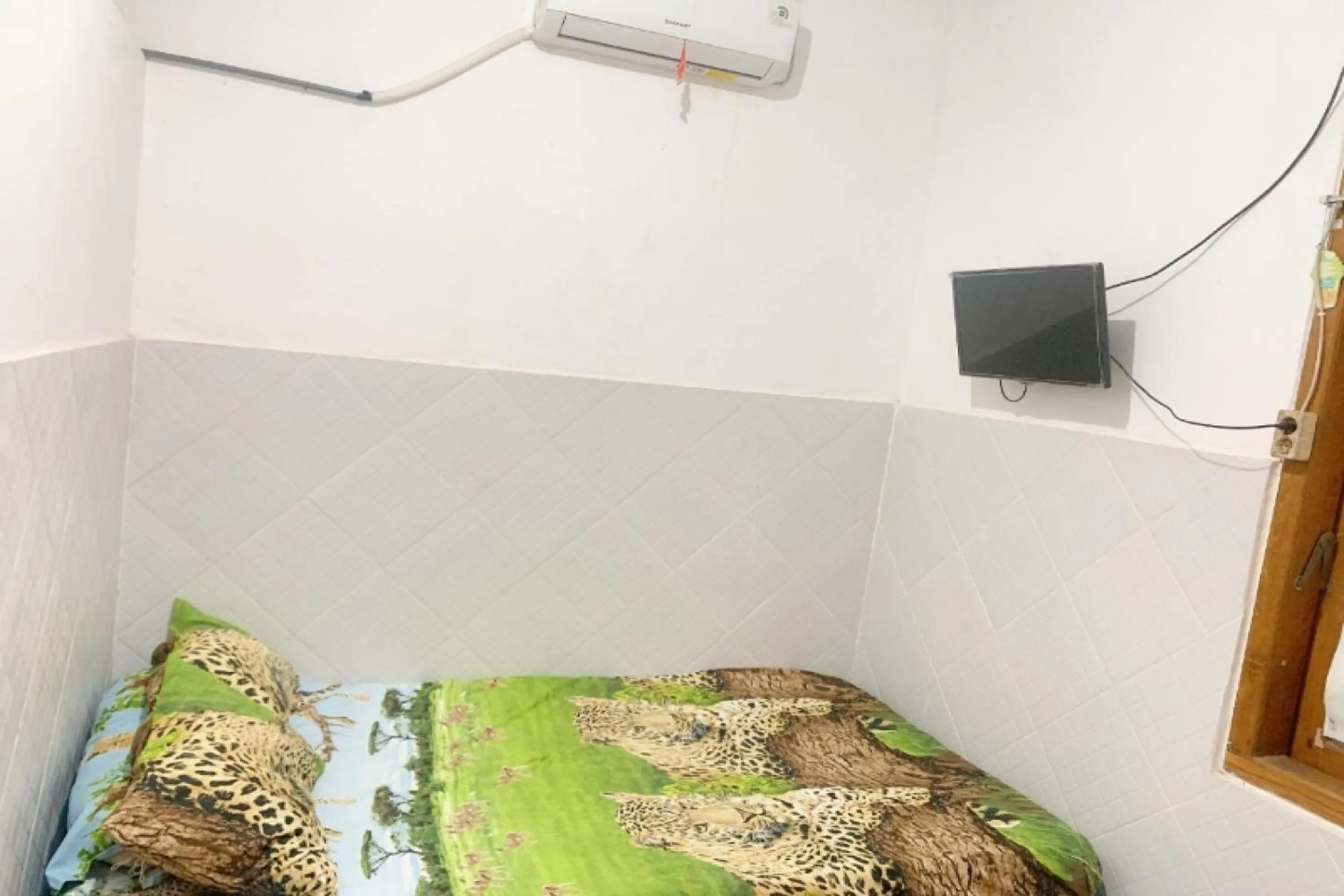 Bedroom, Bed in Hotel O Juwingan Syariah 3