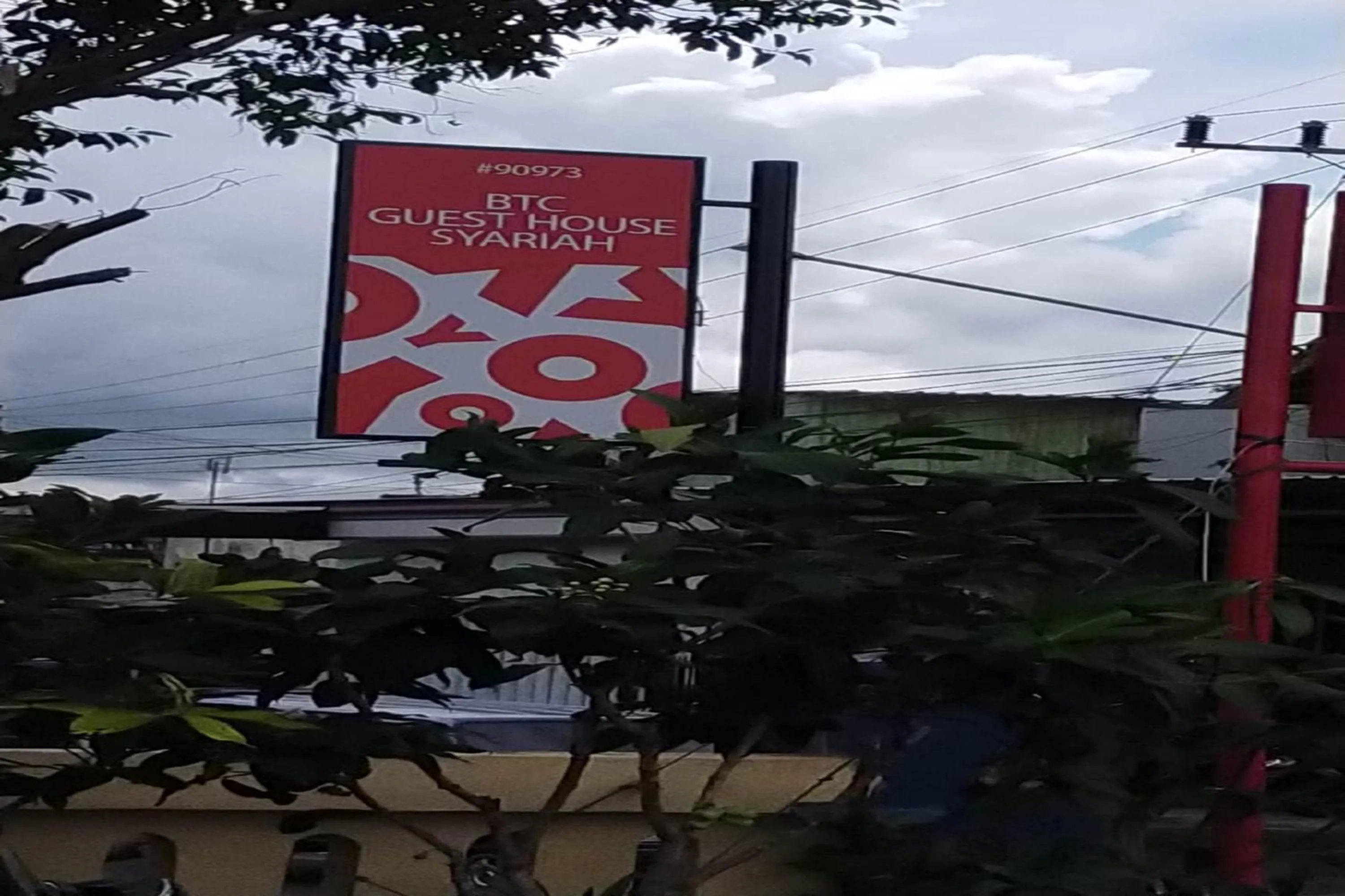 Facade/entrance in Hotel O Btc Guest House Syariah