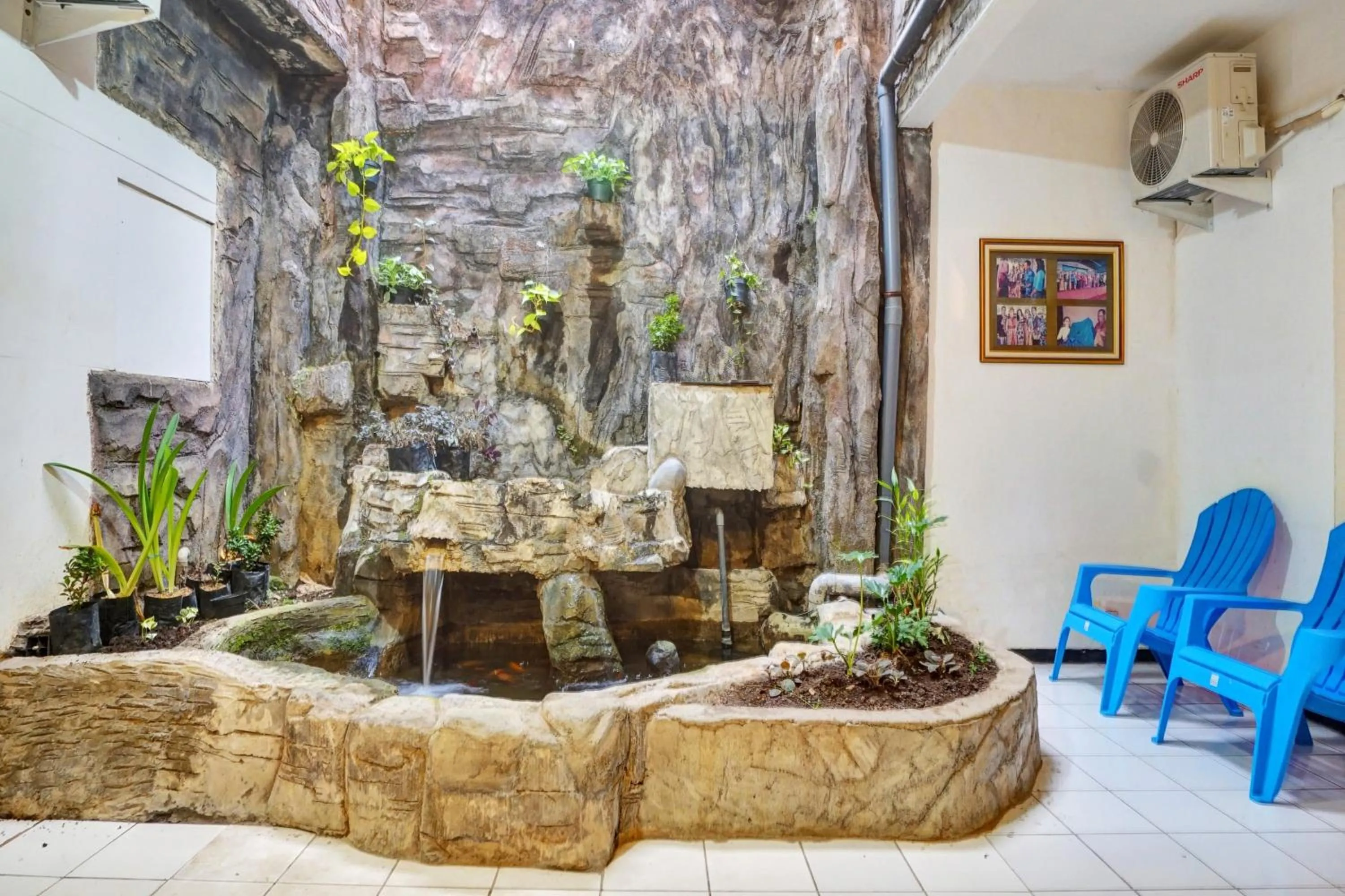 Lobby or reception in Hotel O Btc Guest House Syariah