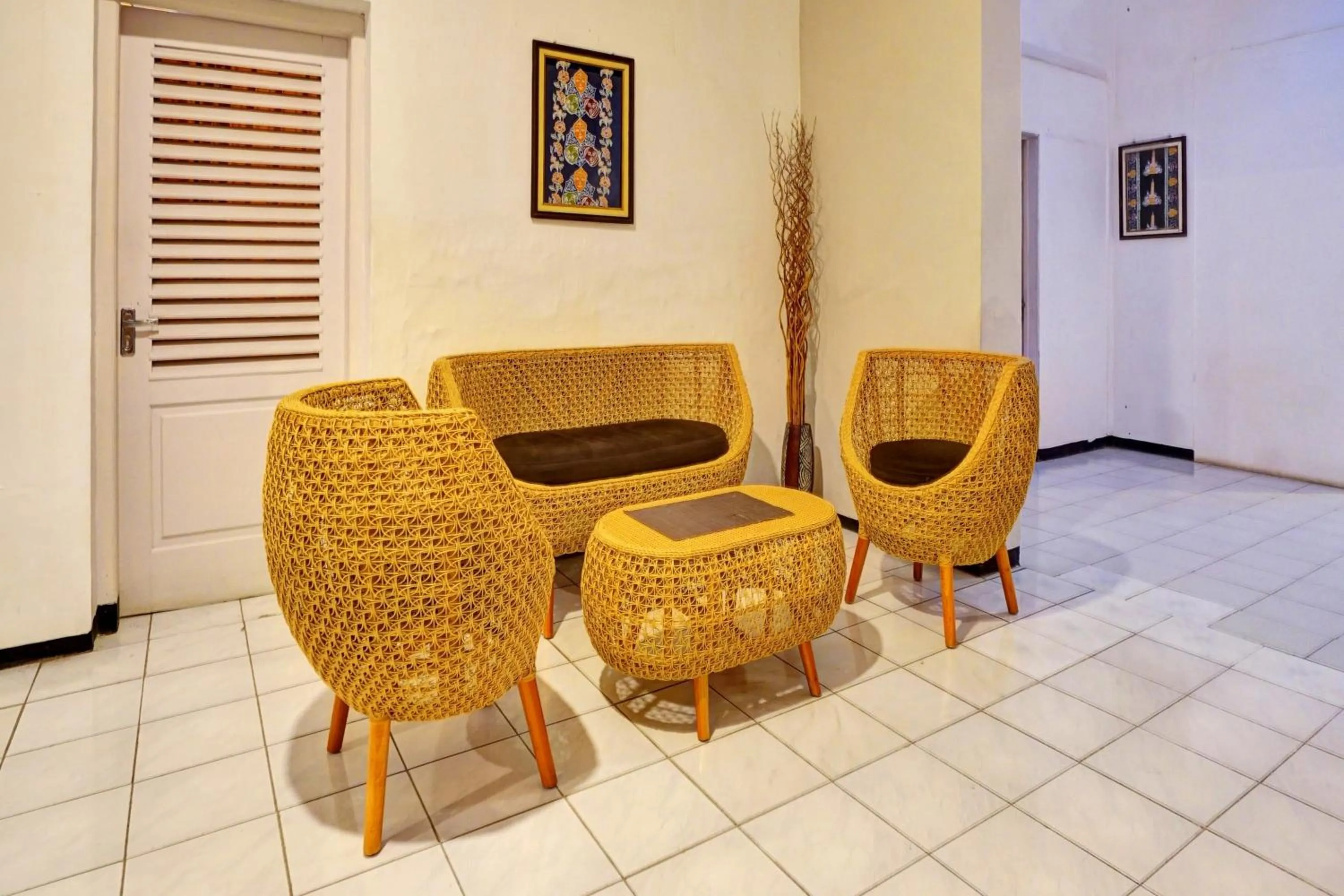 Lobby or reception in Hotel O Btc Guest House Syariah