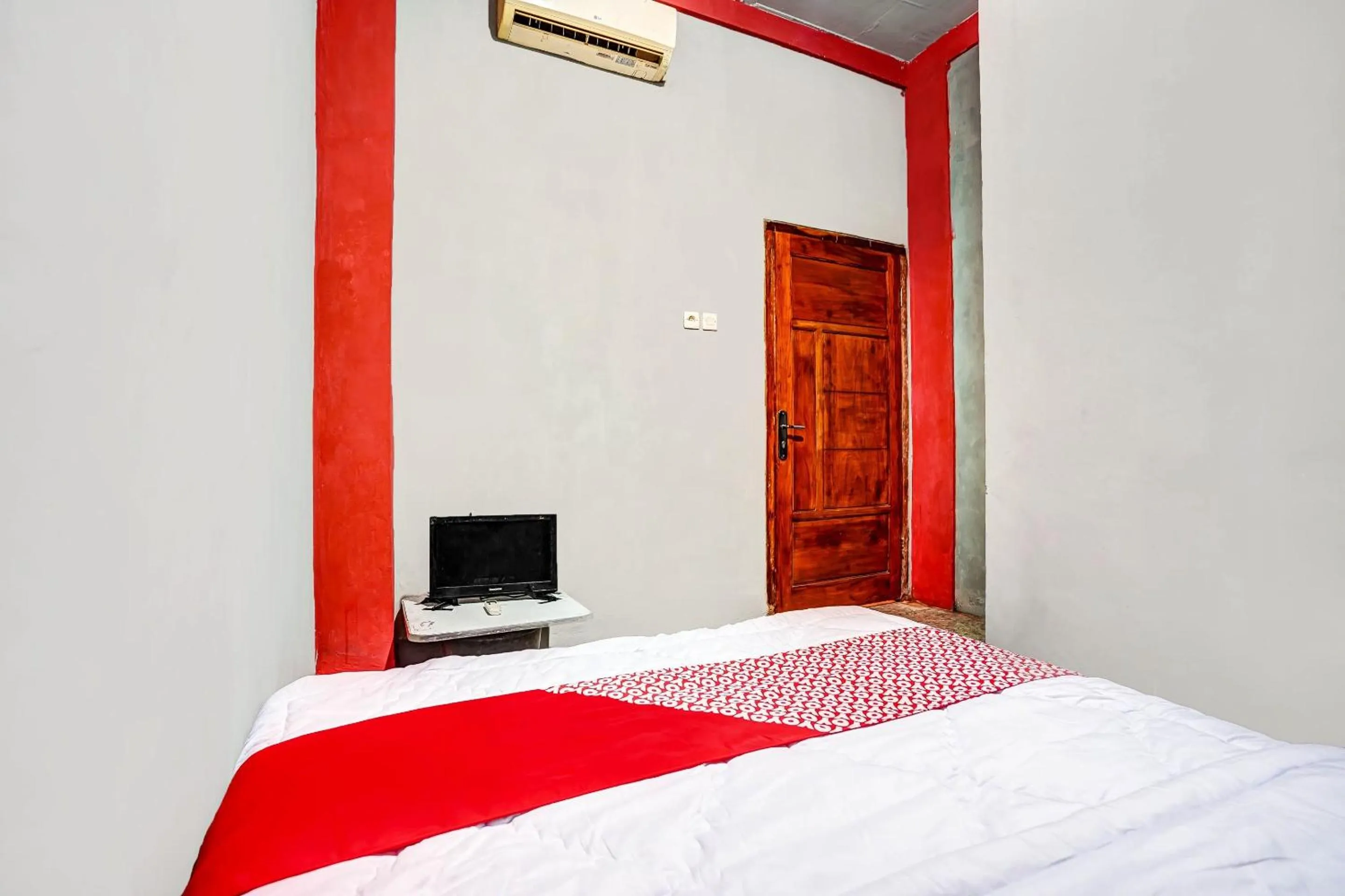 Bedroom, Bed in Hotel O Griyo Sonia