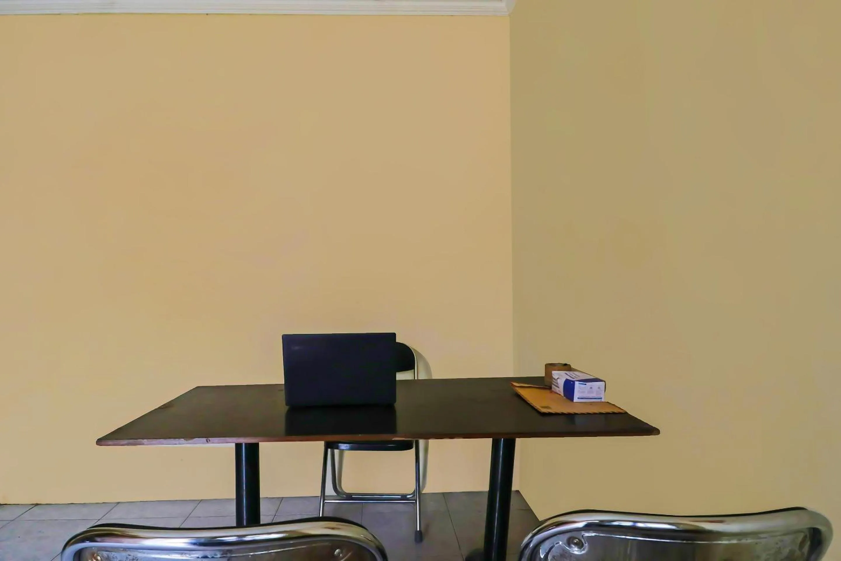 Lobby or reception in OYO 90809 Homestay Black Pink Merah Jambu Syariah