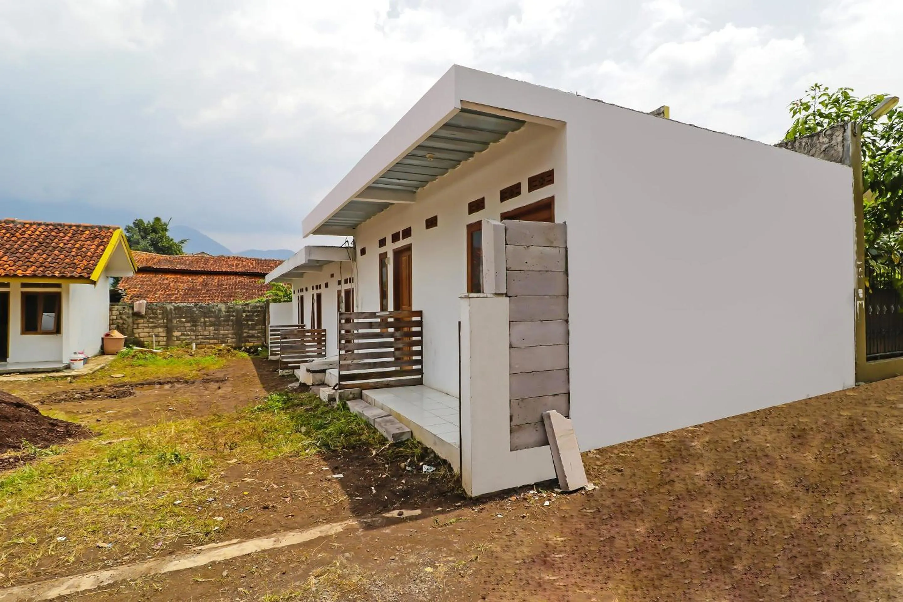 Facade/entrance in OYO 90809 Homestay Black Pink Merah Jambu Syariah