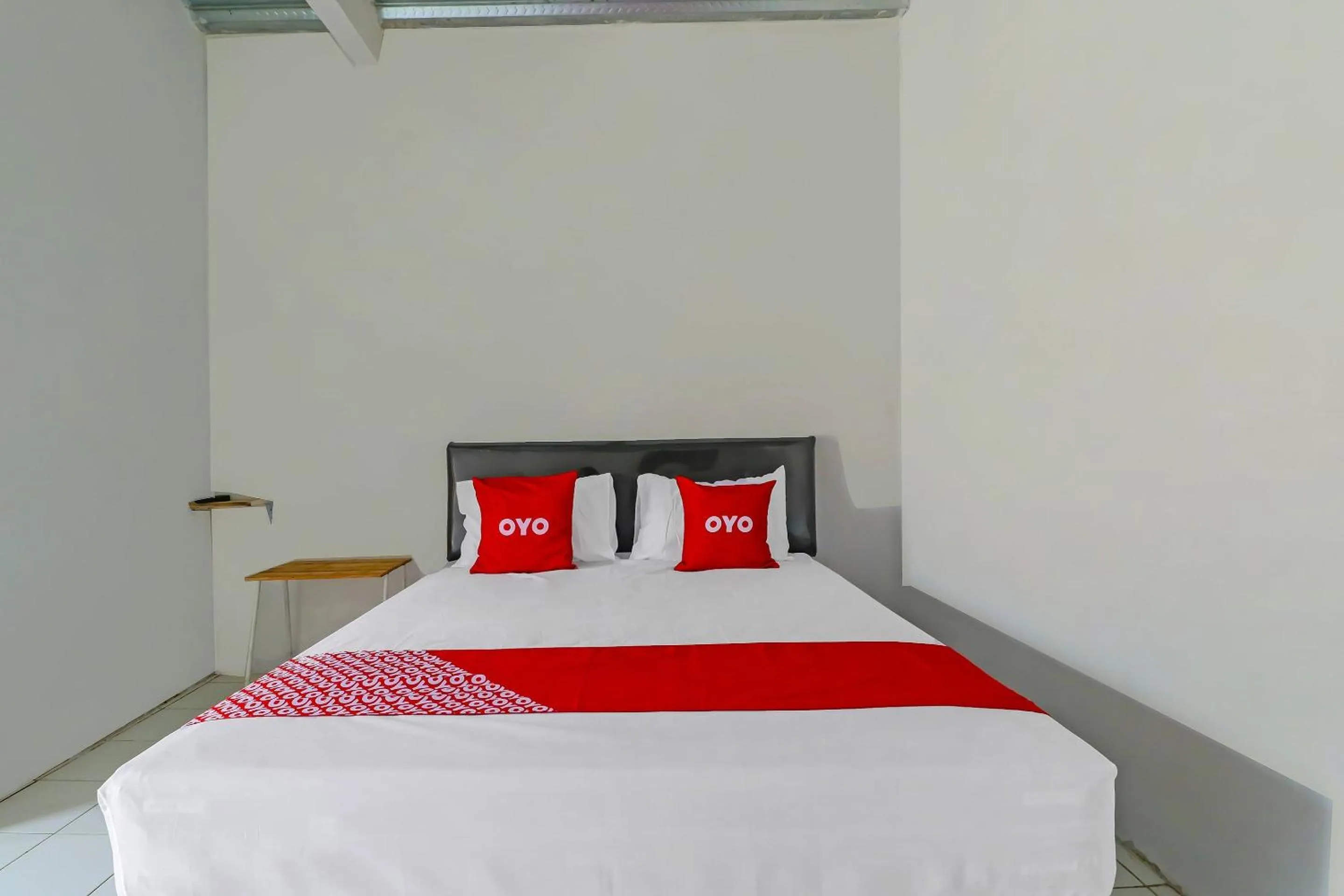 Bedroom, Bed in OYO 90809 Homestay Black Pink Merah Jambu Syariah