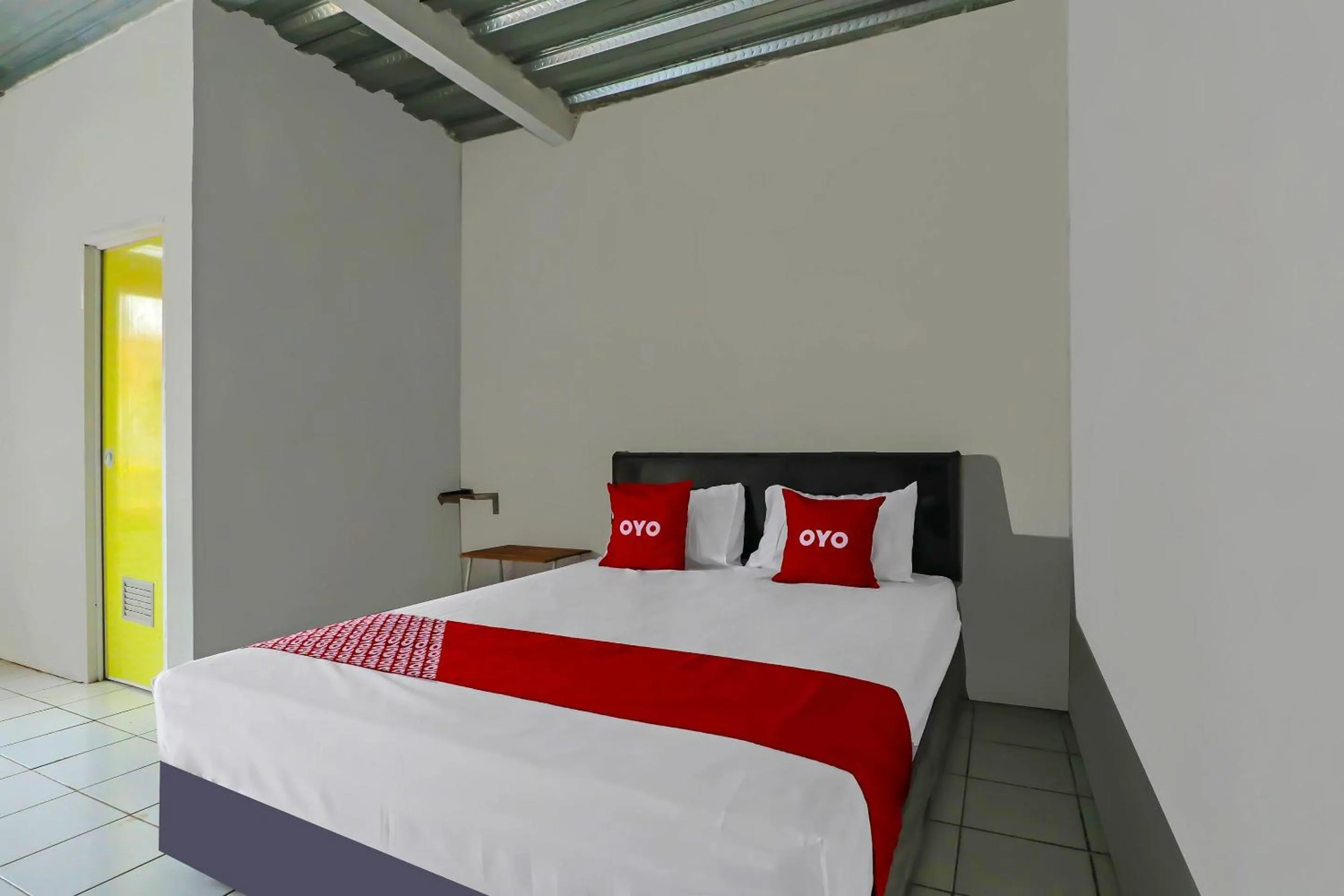 Bedroom, Bed in OYO 90809 Homestay Black Pink Merah Jambu Syariah