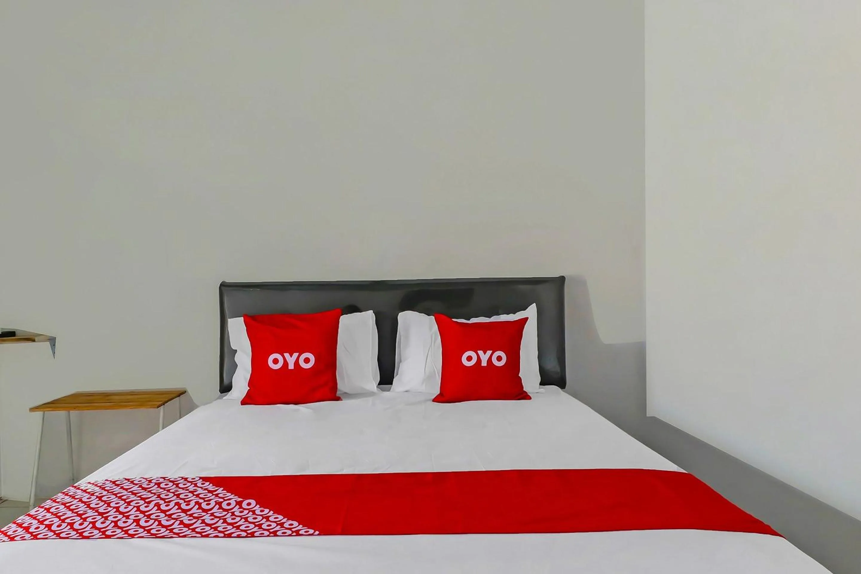 Bedroom, Bed in OYO 90809 Homestay Black Pink Merah Jambu Syariah