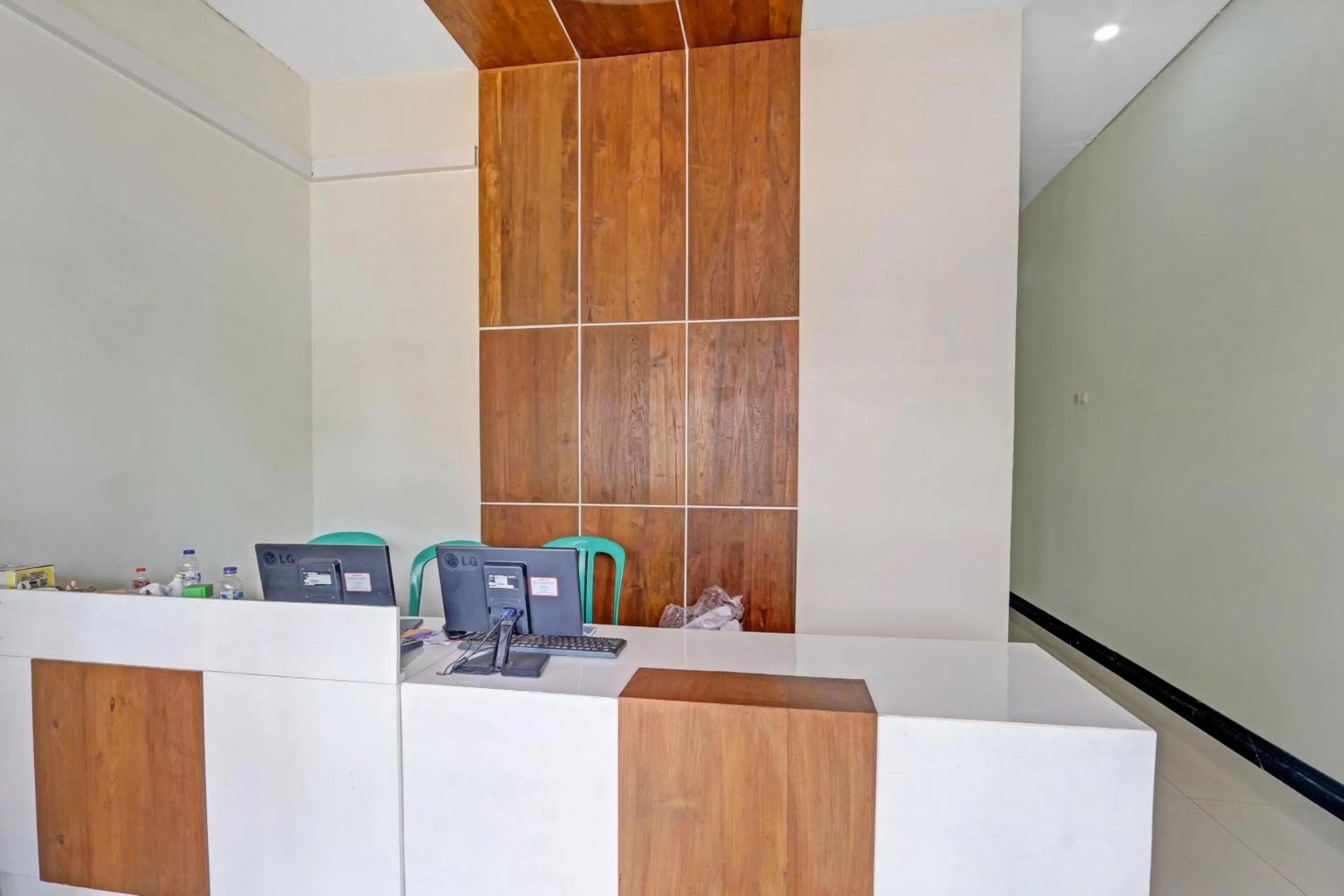 Lobby or reception in Capital O 90811 Myhome