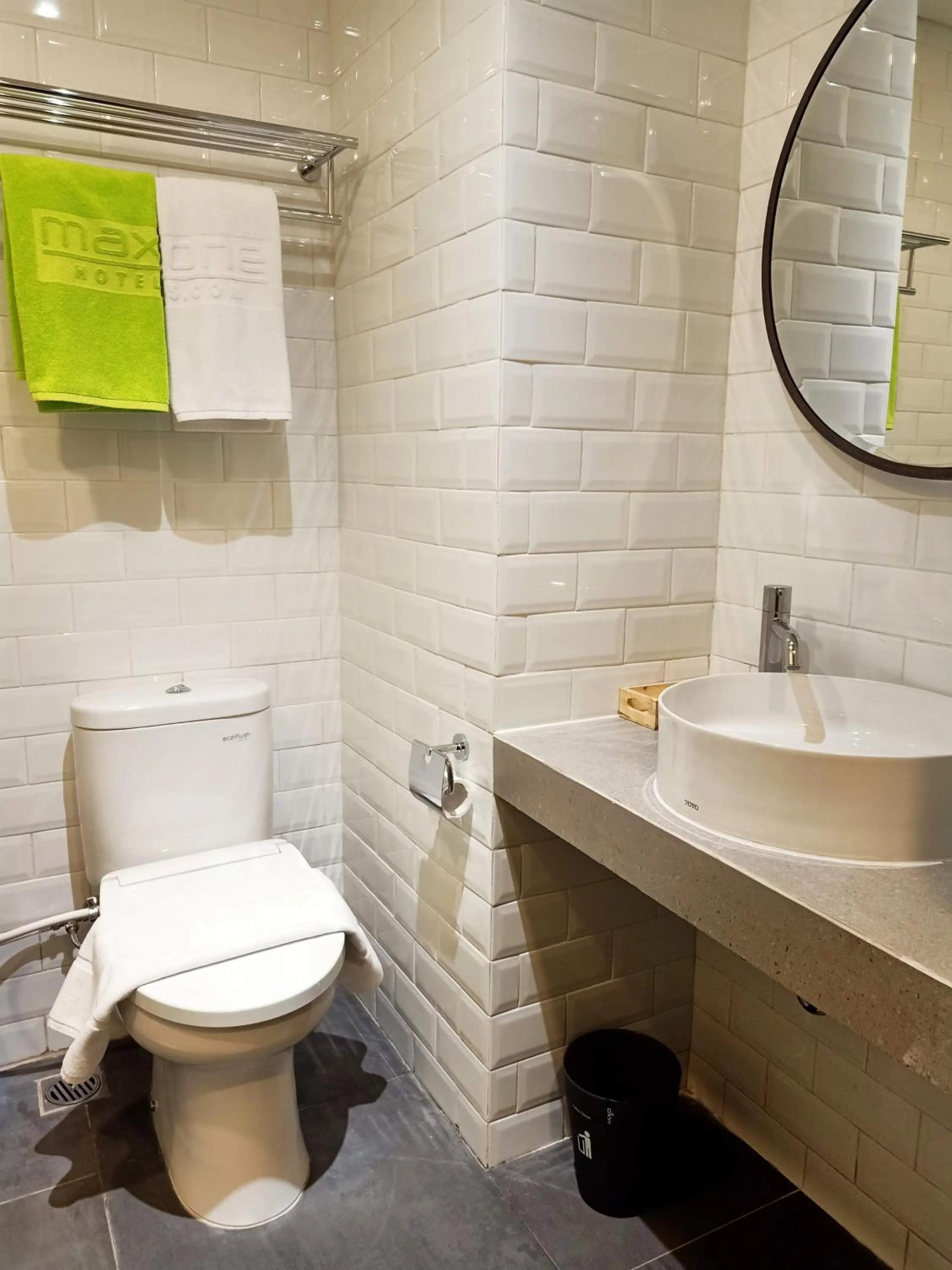 Shower in MaxOneHotels Loji Kridanggo @Boyolali