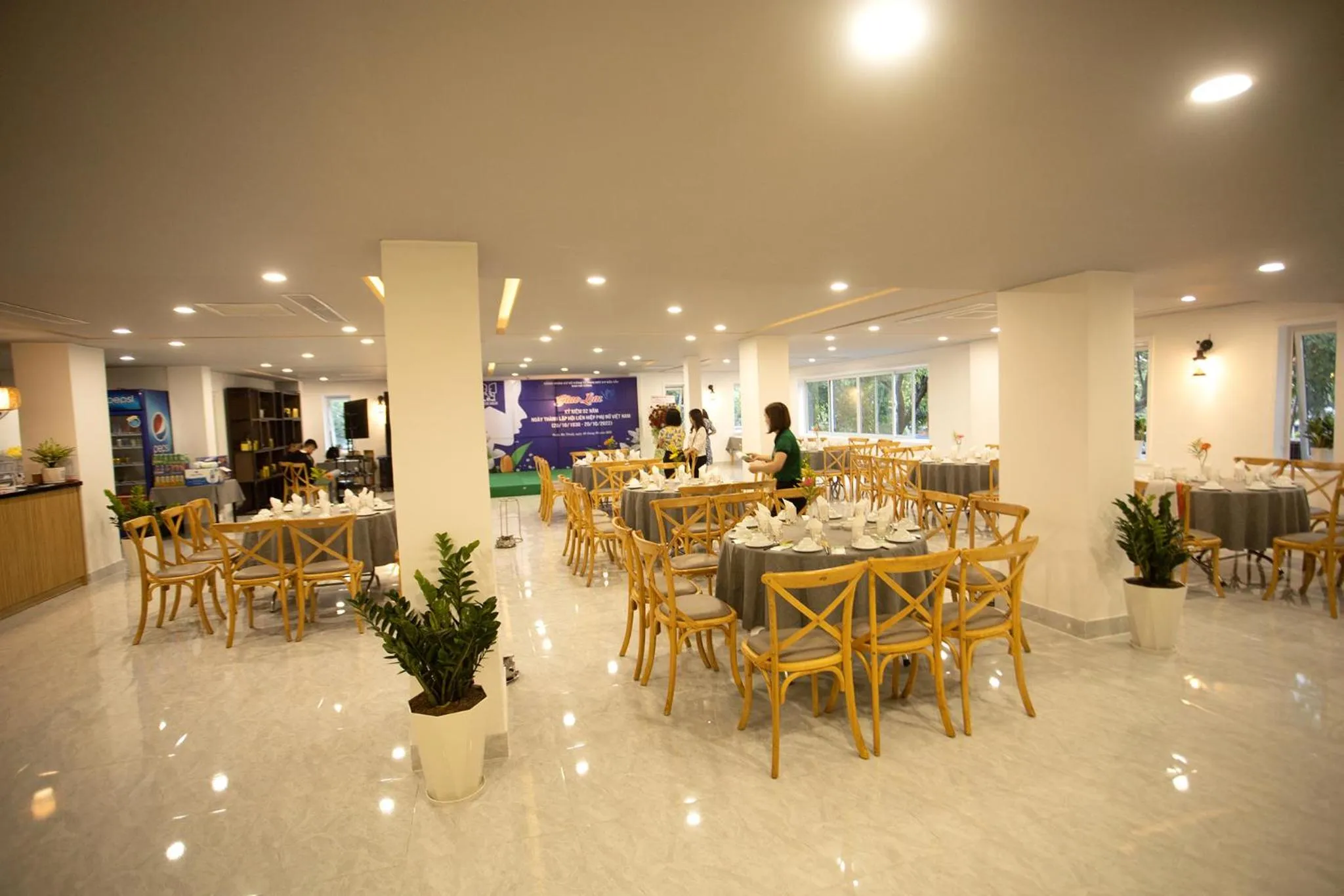 Restaurant/places to eat in Biet Dien Hotel