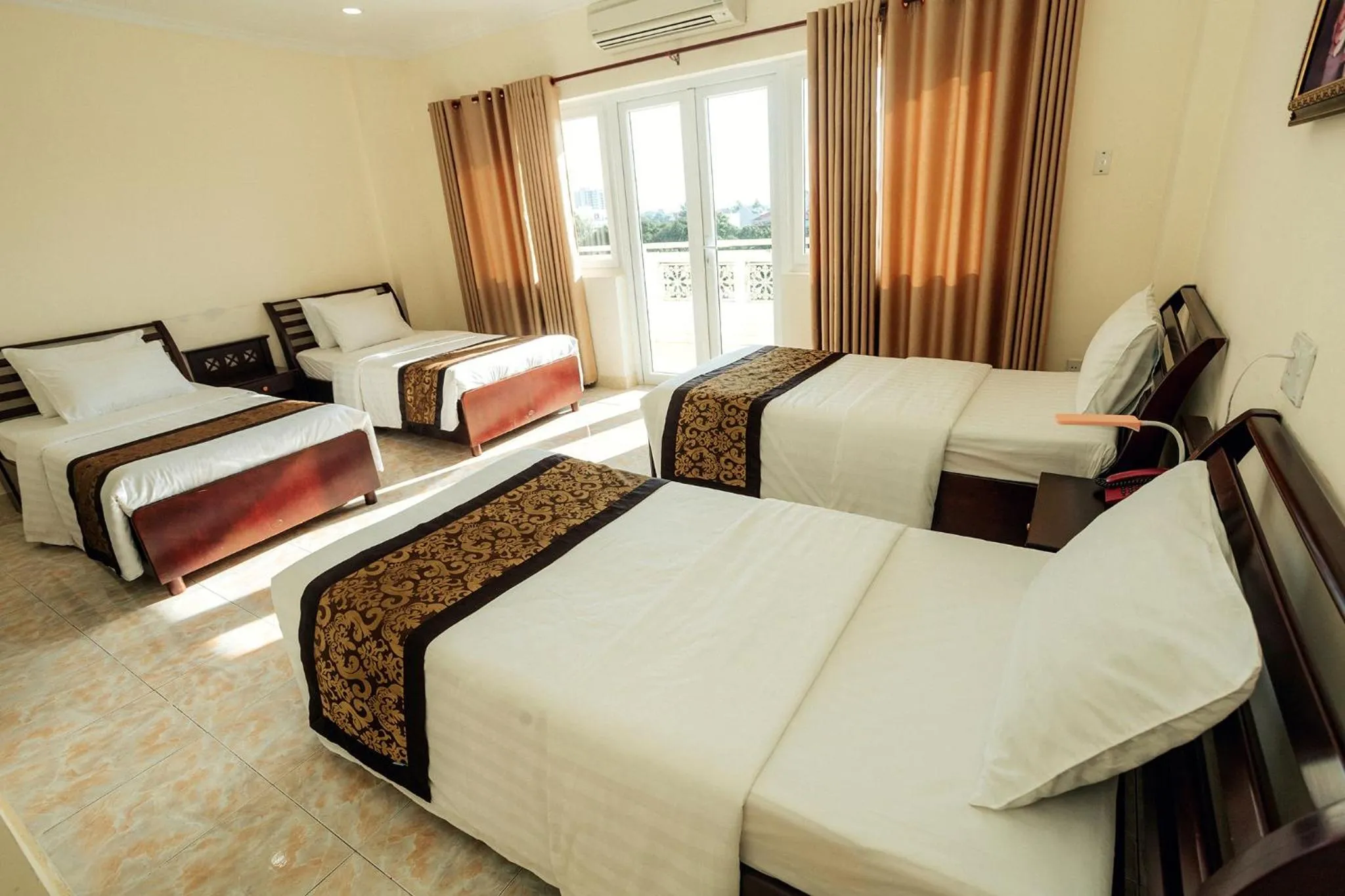 Bed in Biet Dien Hotel