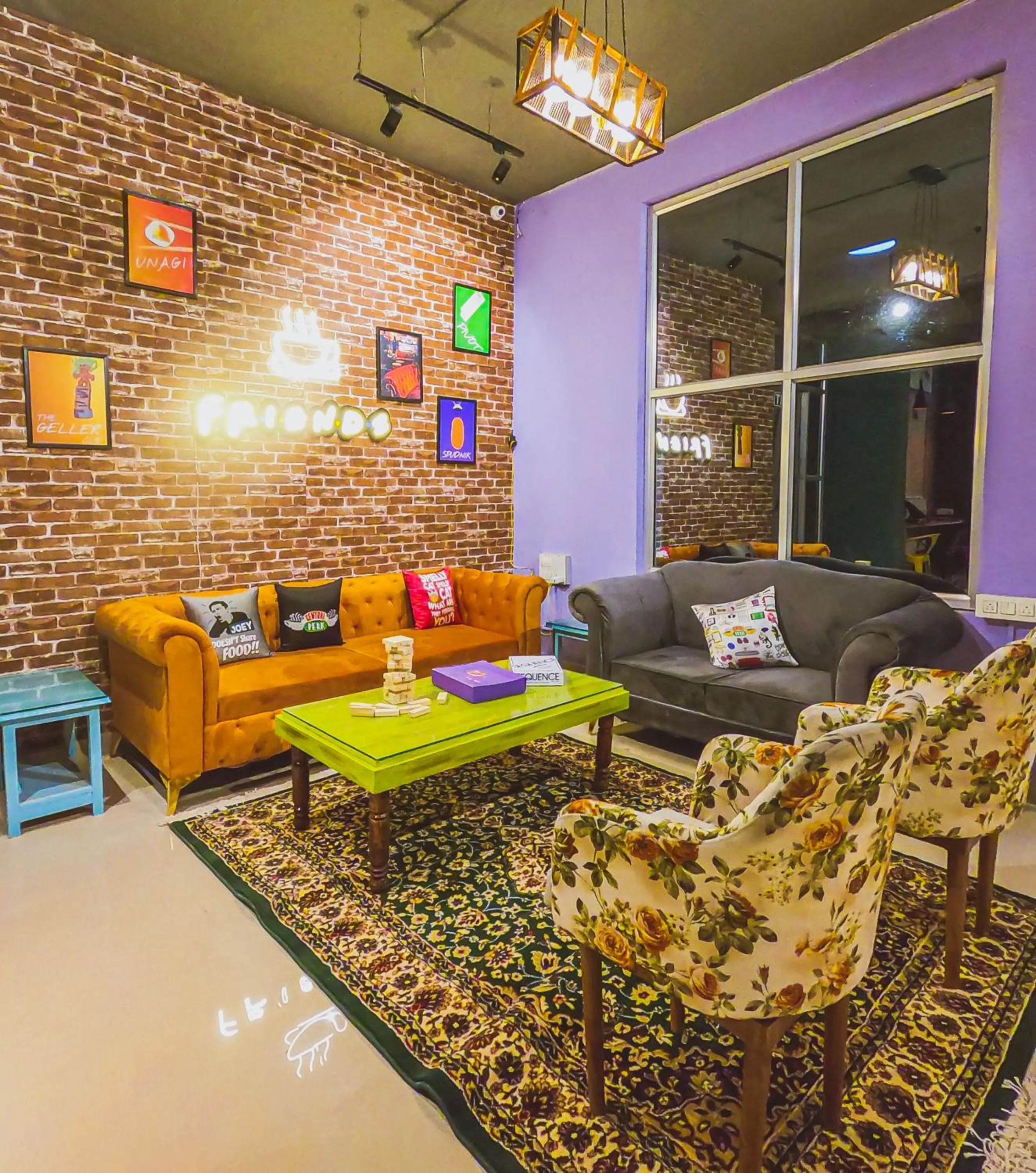 Lobby or reception in Whoopers Hostel Bir