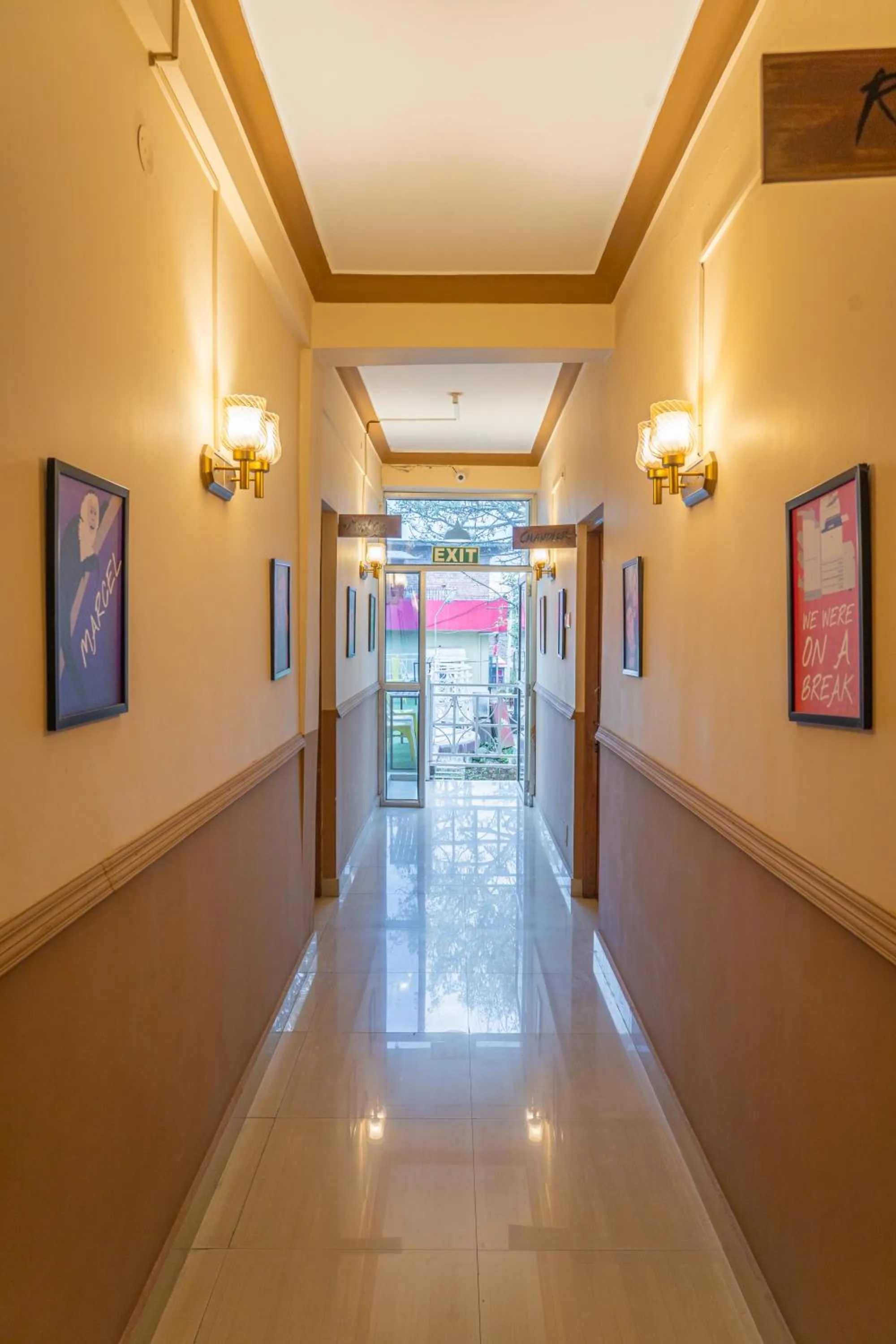 Property building in Whoopers Hostel Bir