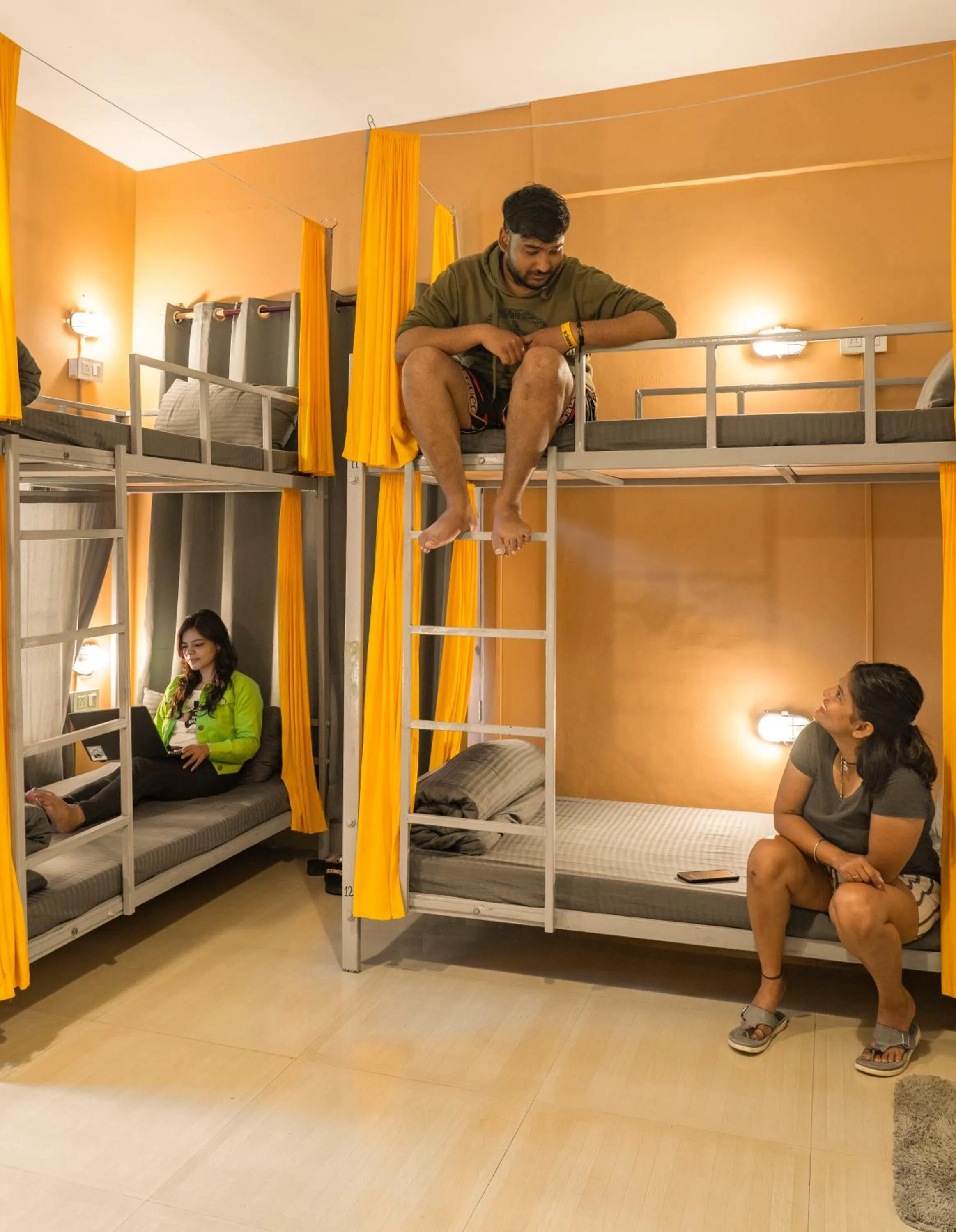 People, Bed in Whoopers Hostel Bir