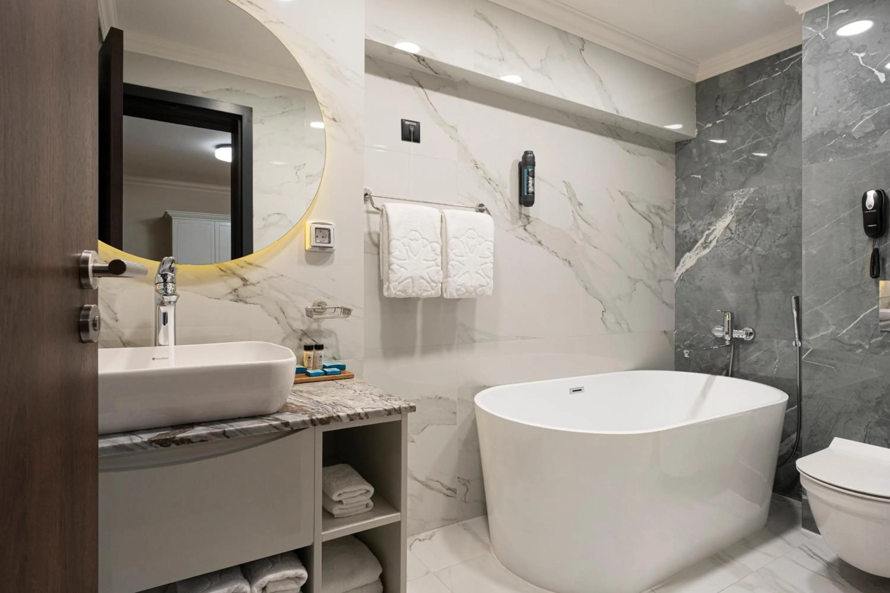 Shower in Casa di Fiore SPA and Medical Hotel, Mineral Pools & Private Beach