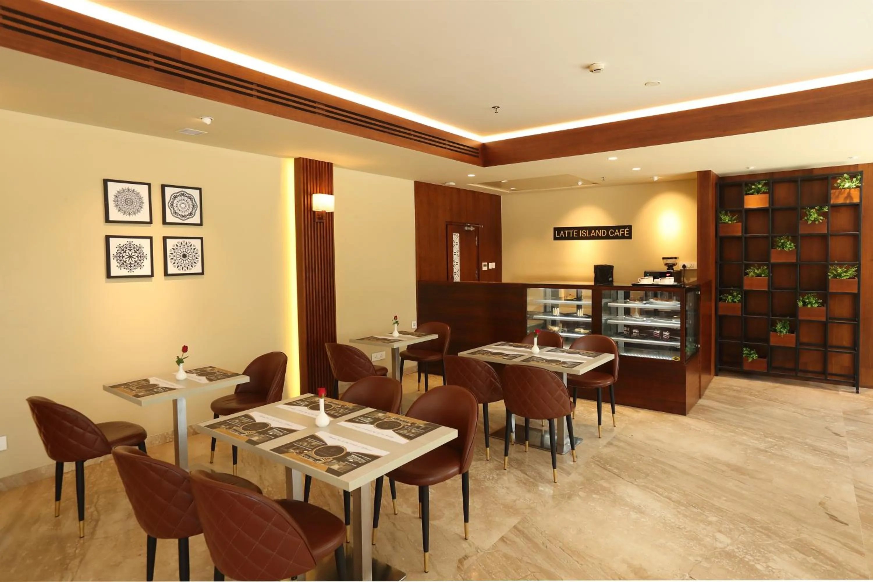 Restaurant/places to eat in Magnet Hotel