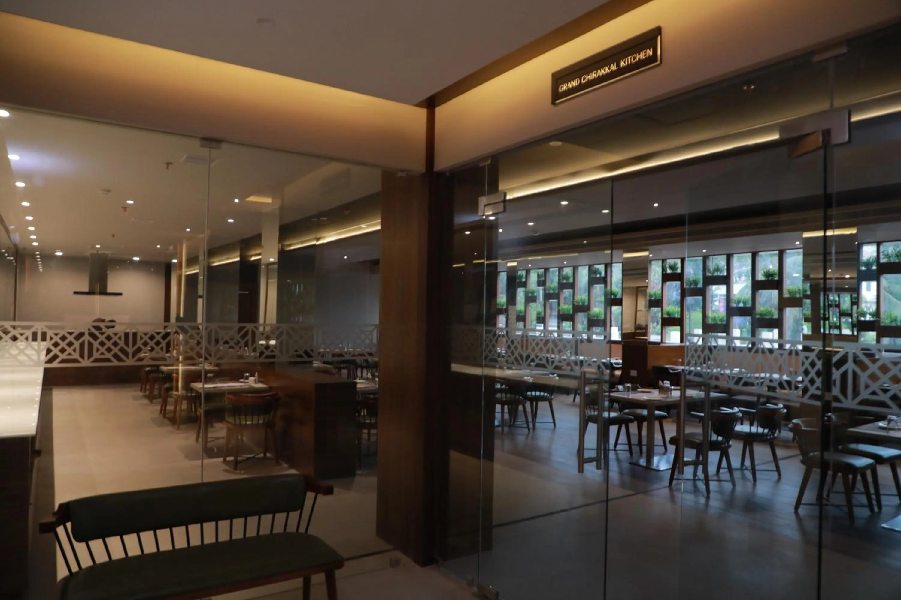 Restaurant/places to eat in Magnet Hotel