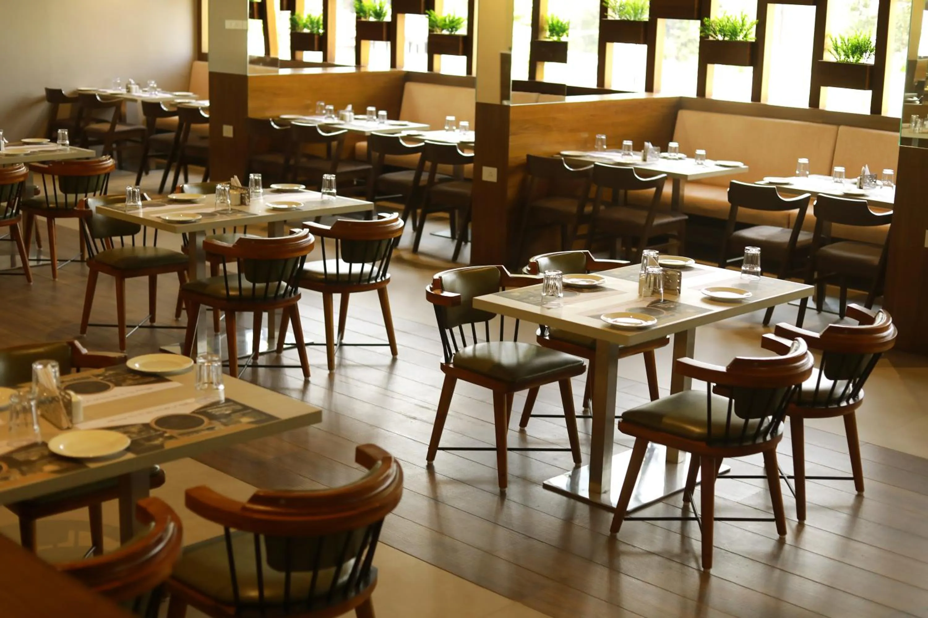 Restaurant/places to eat in Magnet Hotel