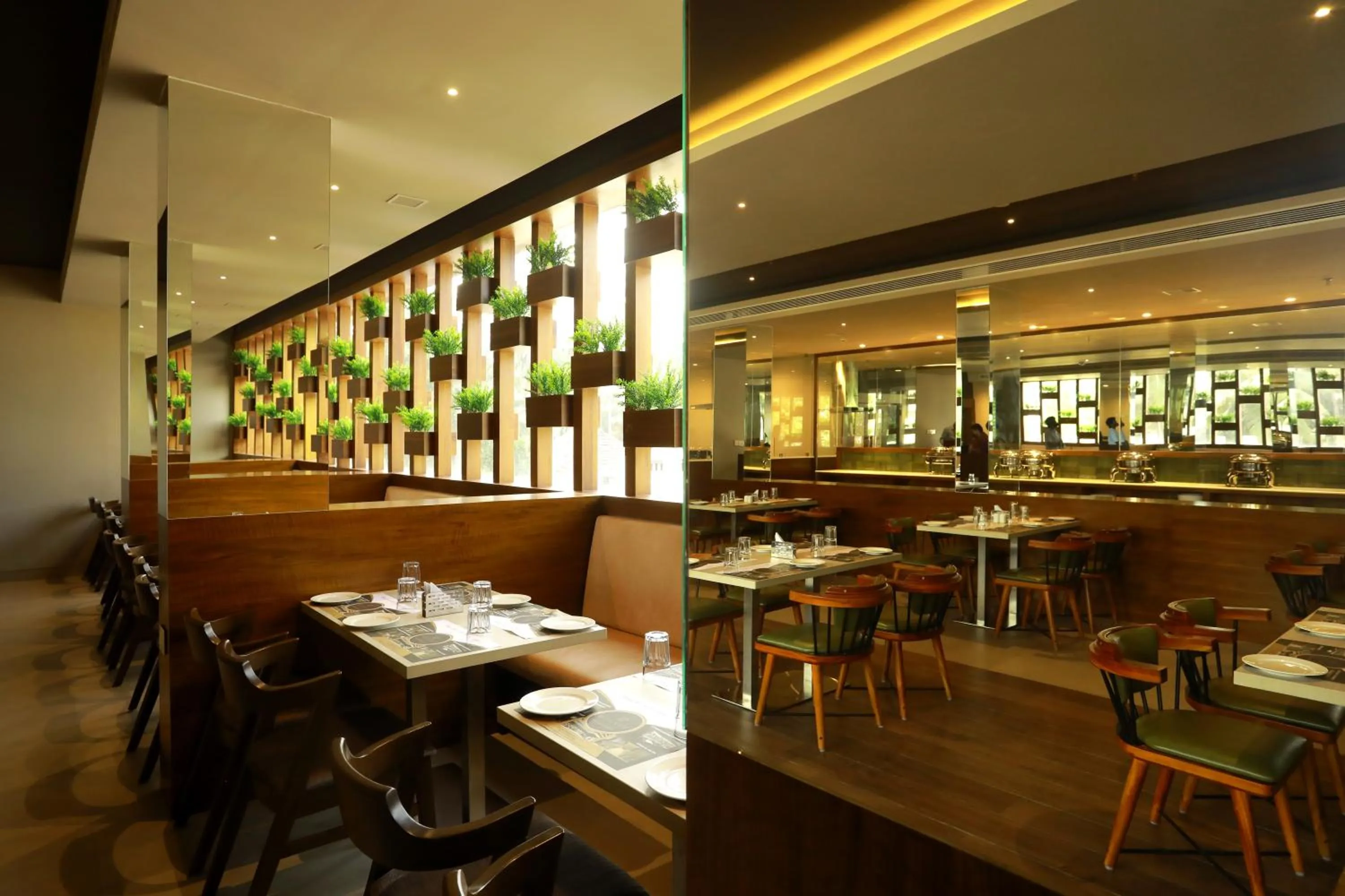 Restaurant/places to eat in Magnet Hotel