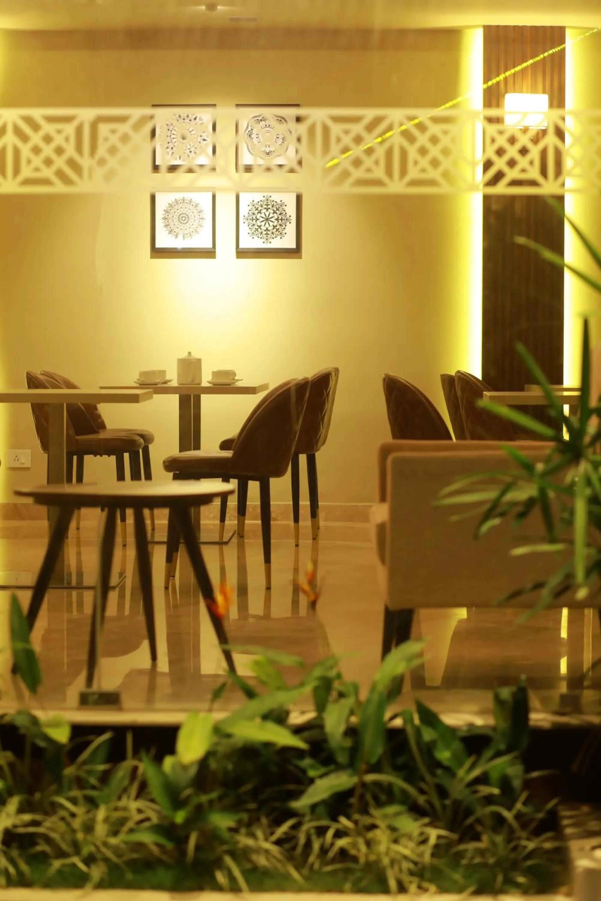 Restaurant/places to eat in Magnet Hotel