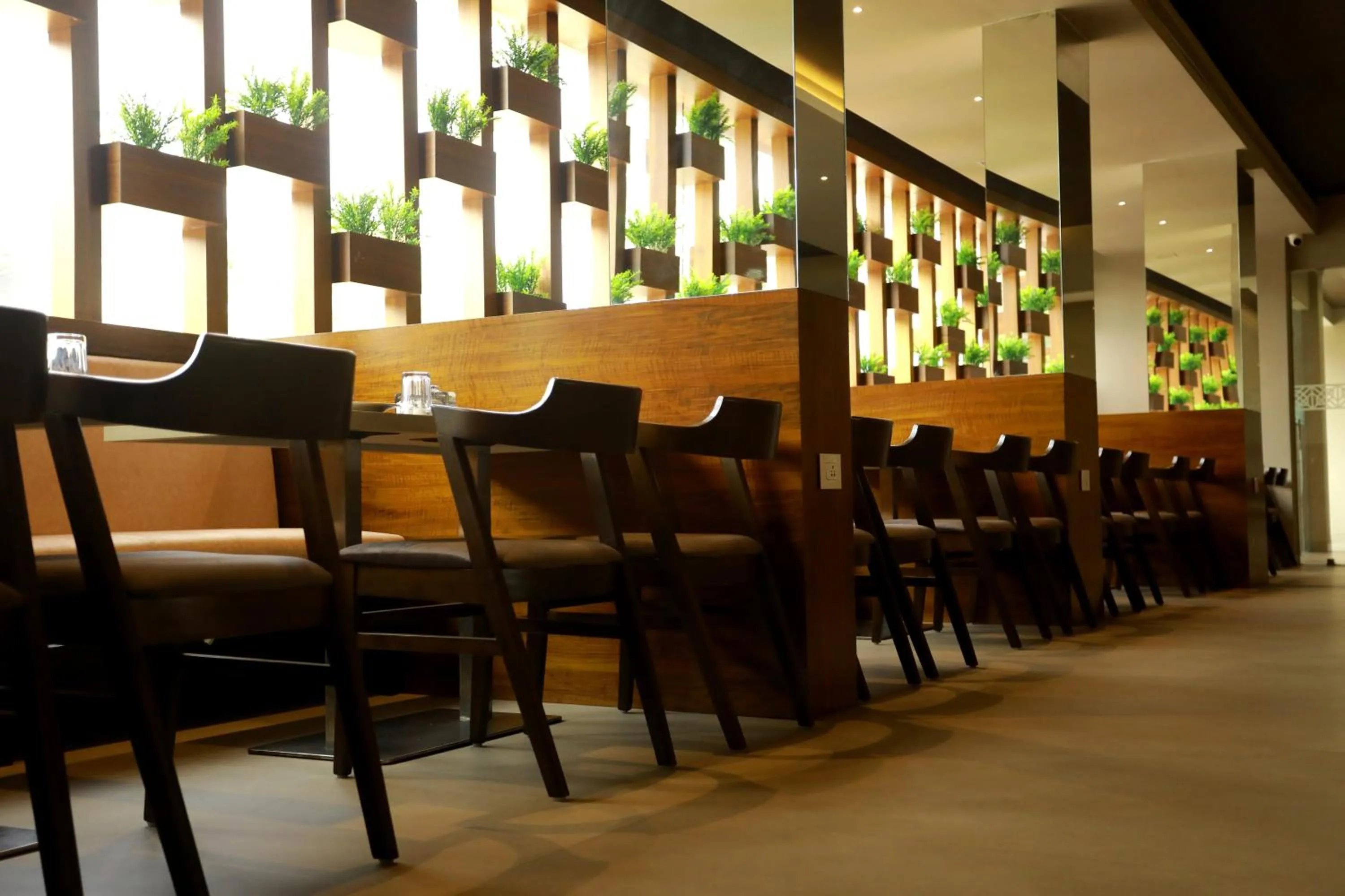 Restaurant/places to eat in Magnet Hotel