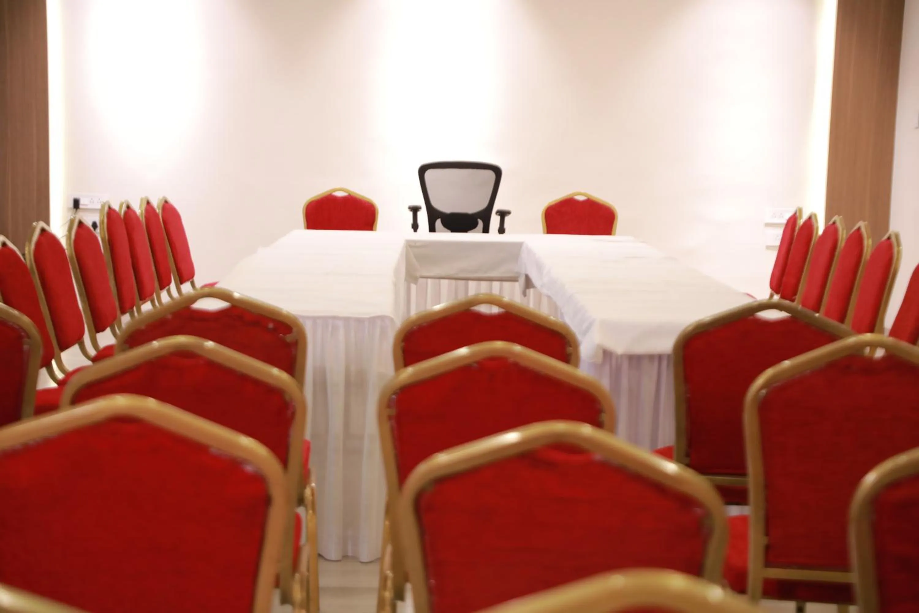 Meeting/conference room in Magnet Hotel