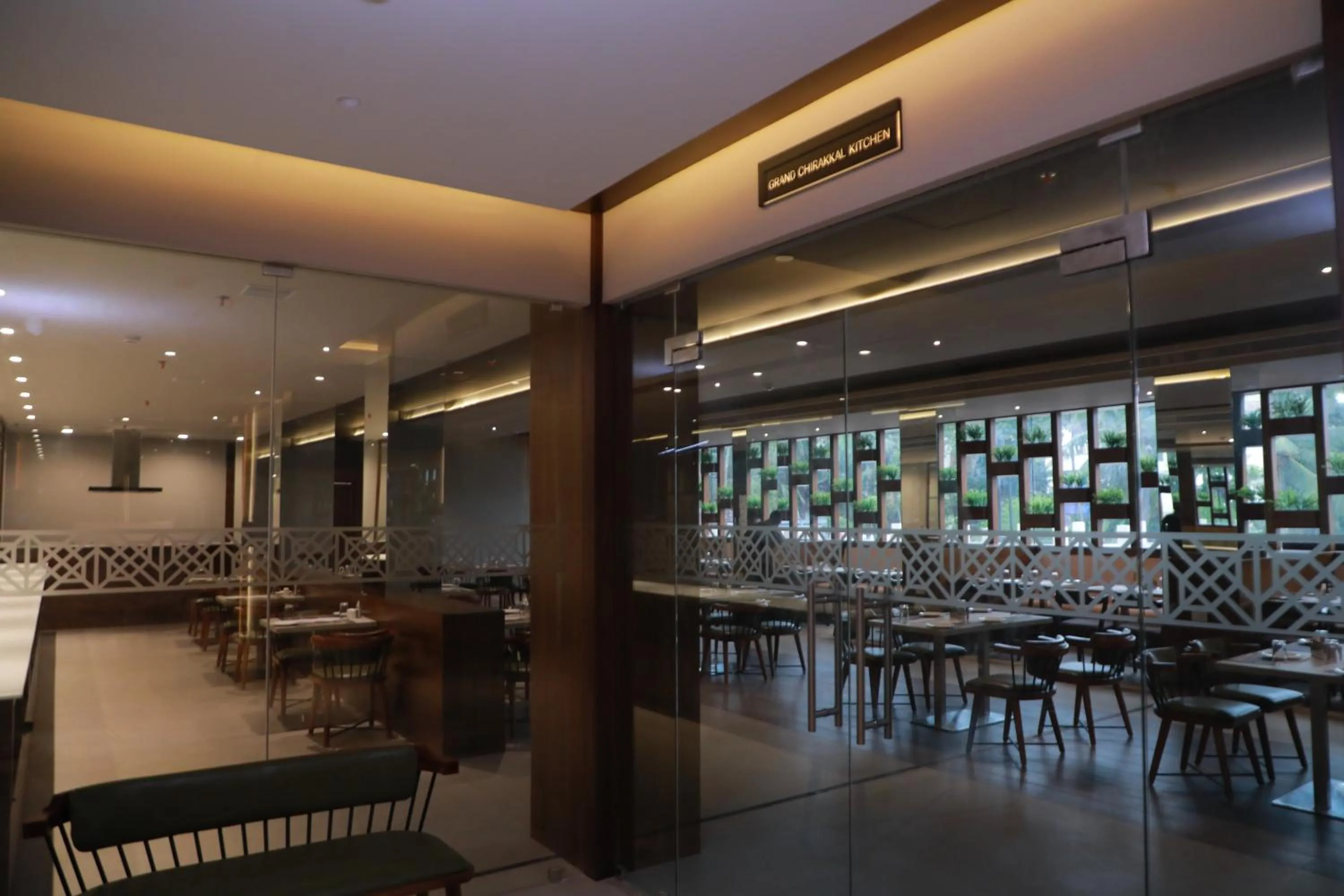 Restaurant/places to eat in Magnet Hotel