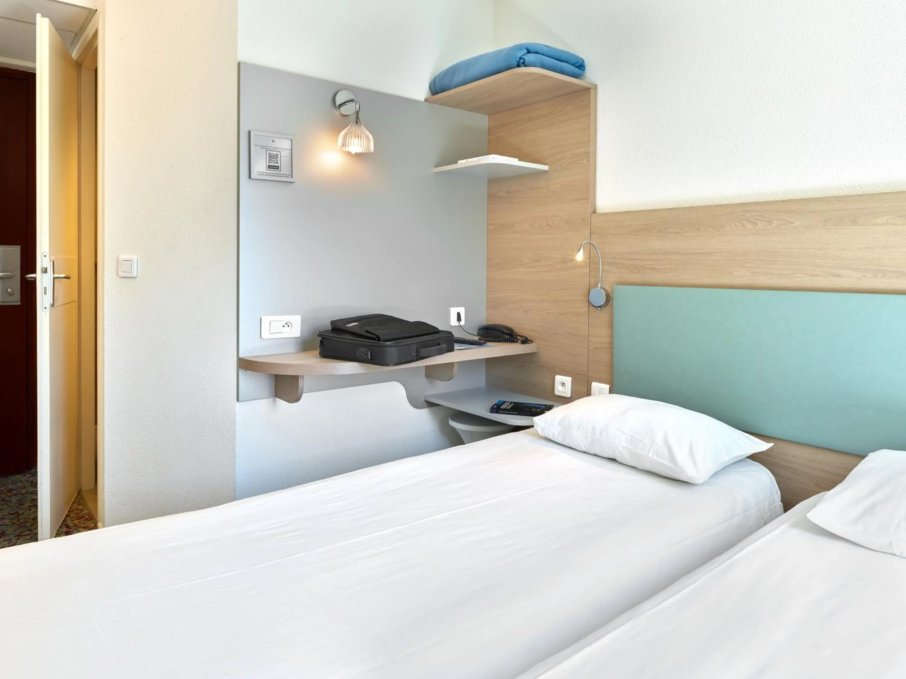 Photo of the whole room, Bed in Hôtel REVOTEL Nancy Centre Gare et Congrès