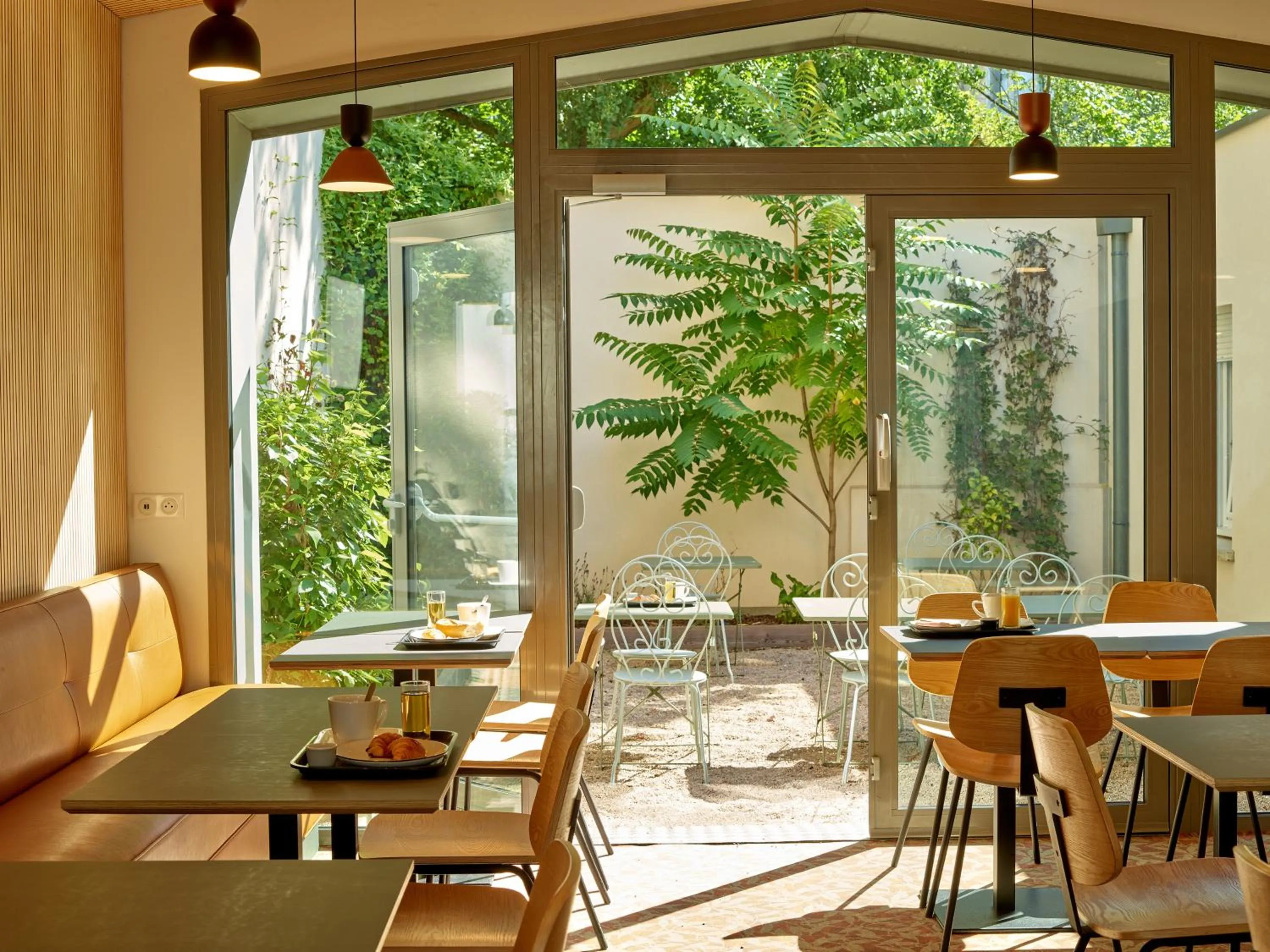 Restaurant/places to eat in Hôtel REVOTEL Nancy Centre Gare et Congrès