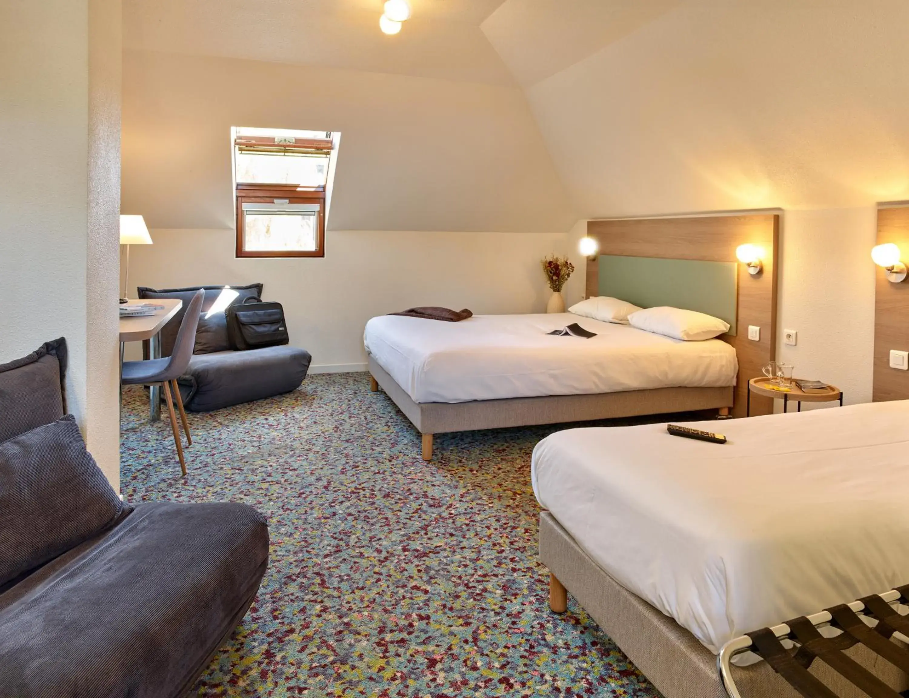 Standard Triple Room in Hôtel REVOTEL Nancy Centre Gare et Congrès Standard Triple Room in Hôtel REVOTEL Nancy Centre Gare et Congrès