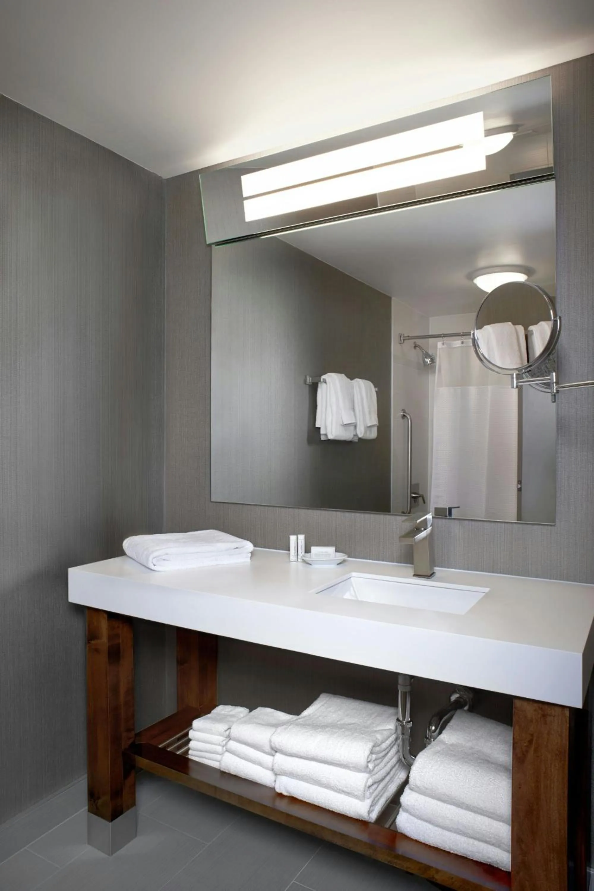 Bathroom in Courtyard by Marriott Toronto Downtown