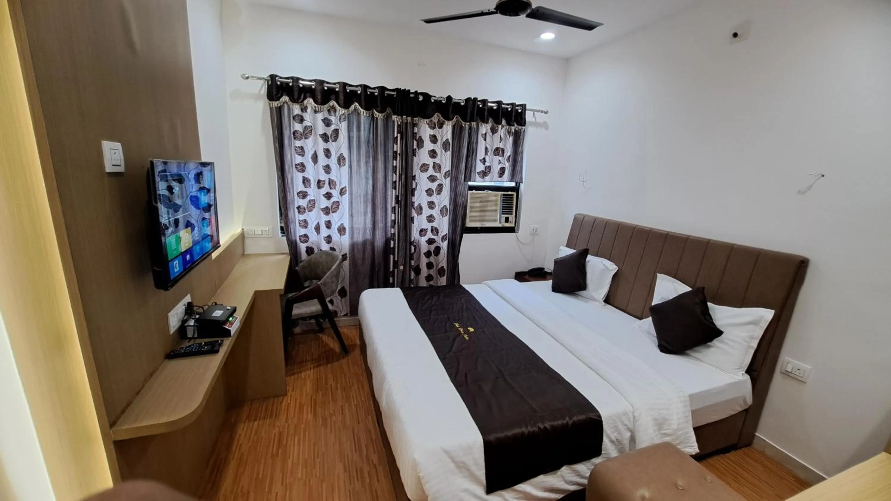 Bed in Hotel Dhruv Palace