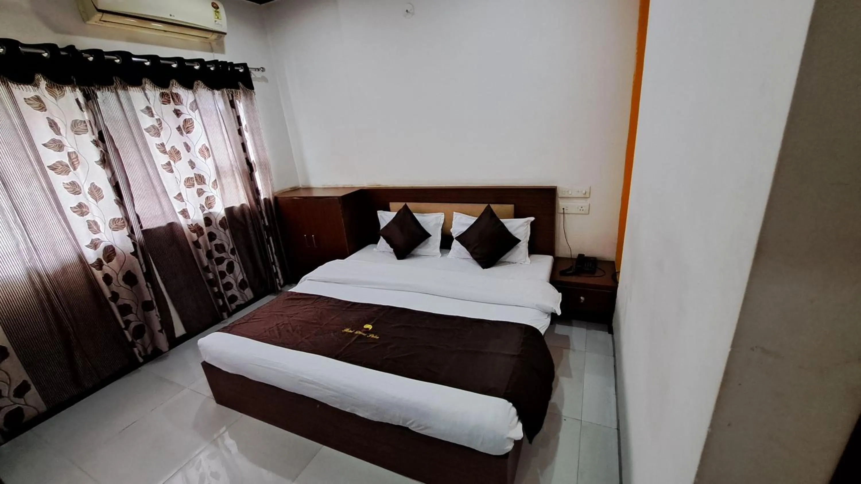 Bed in Hotel Dhruv Palace