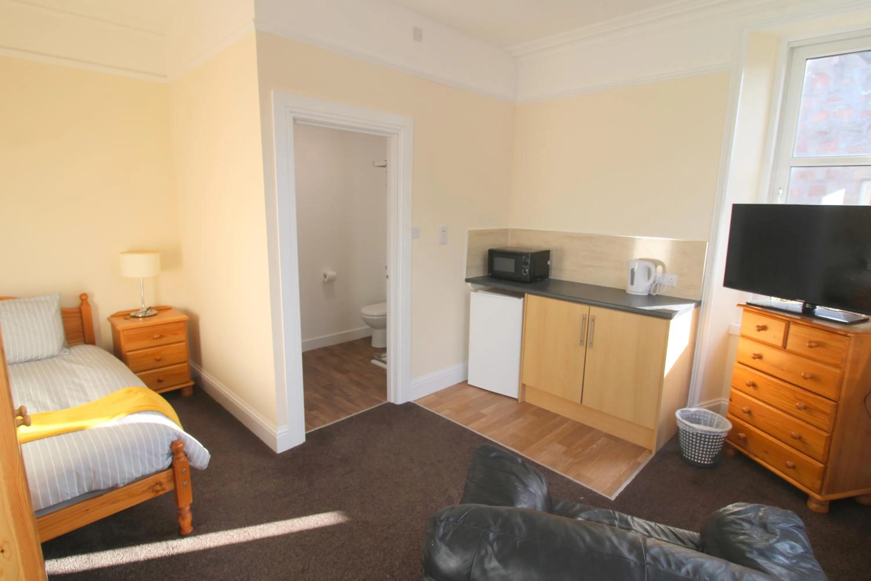 Bedroom, Bed in Winmar